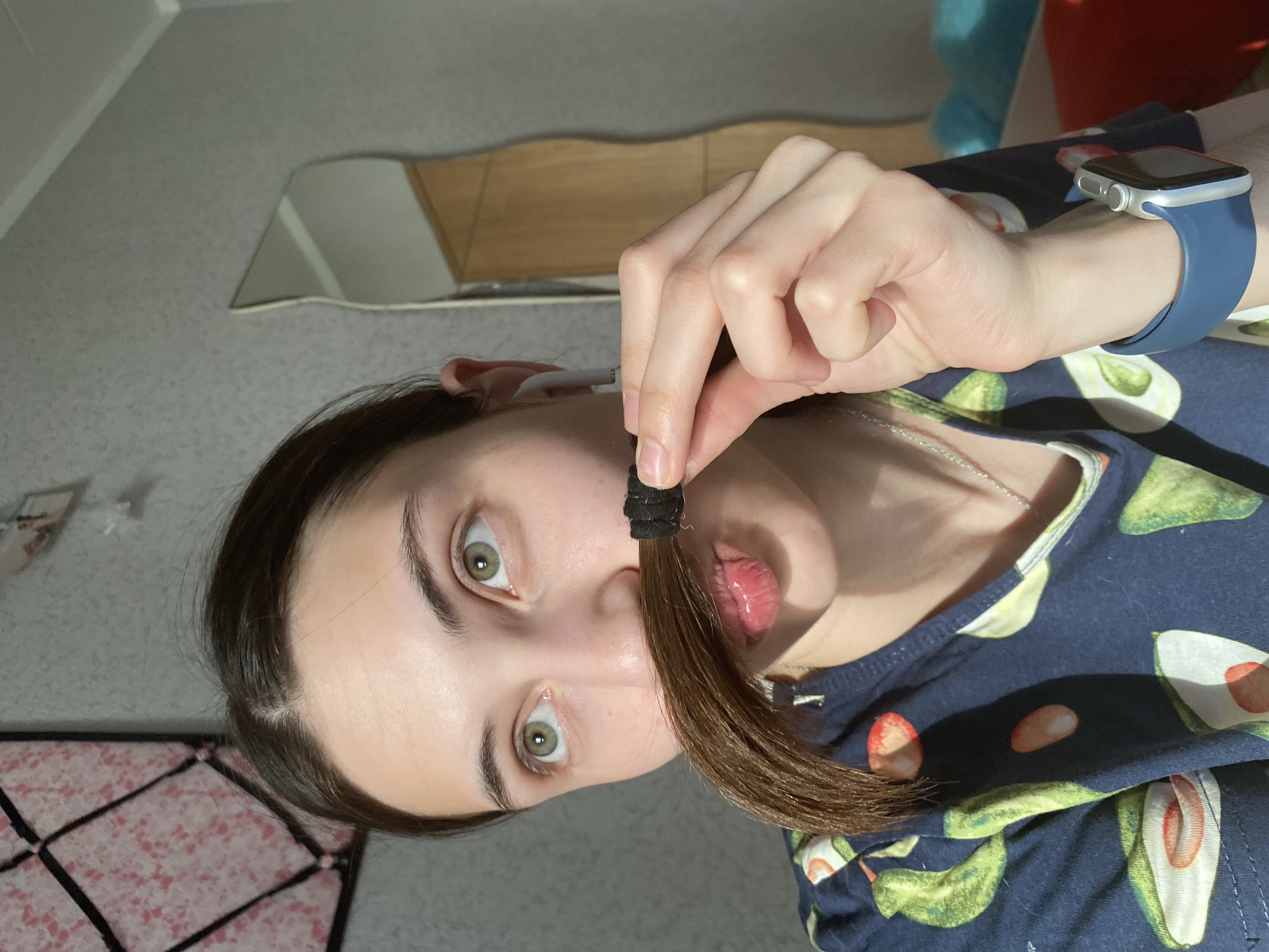 Woman poses for portrait session in Votkinsk apartment