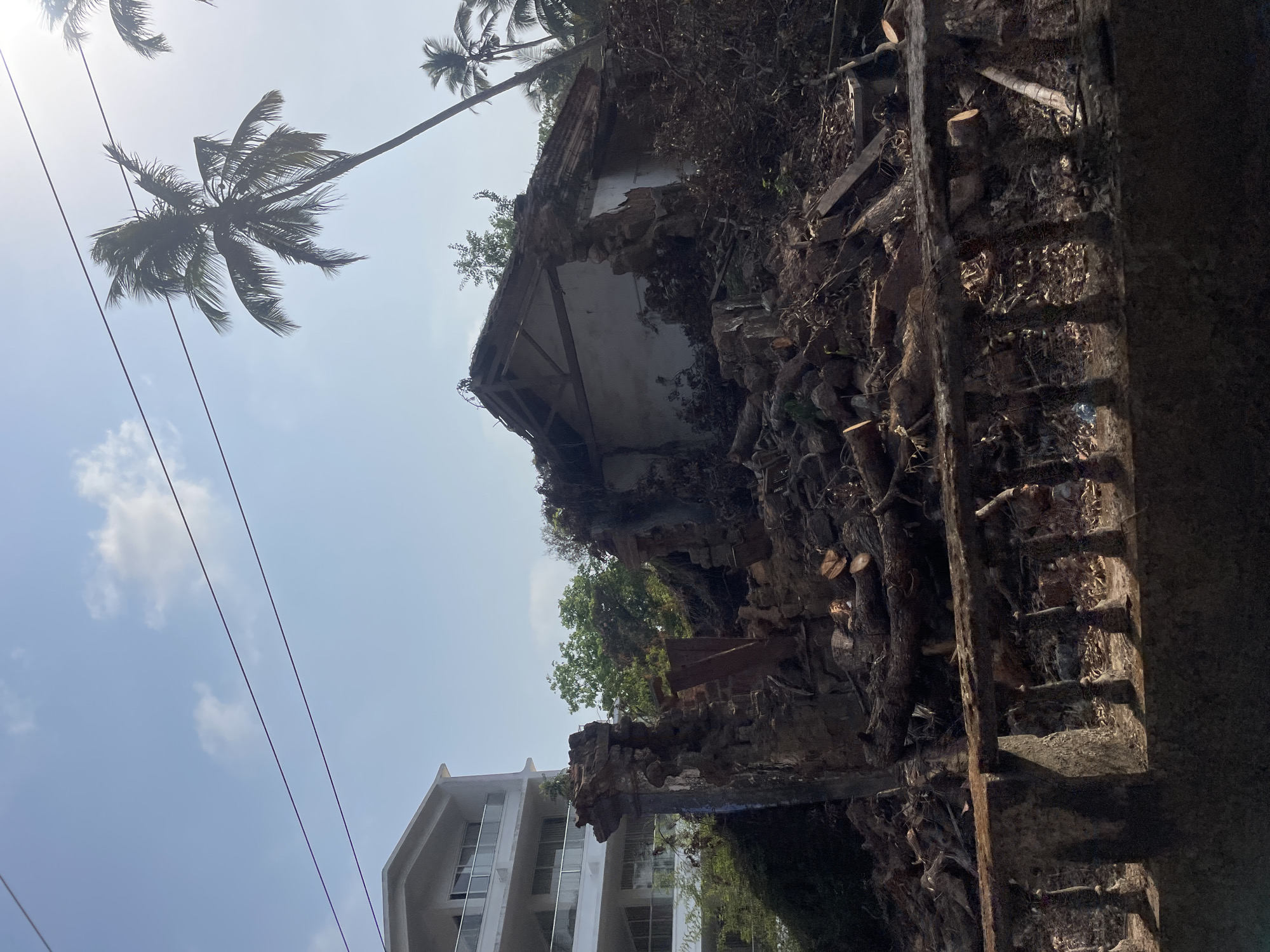 Building partially collapses in Marna, India