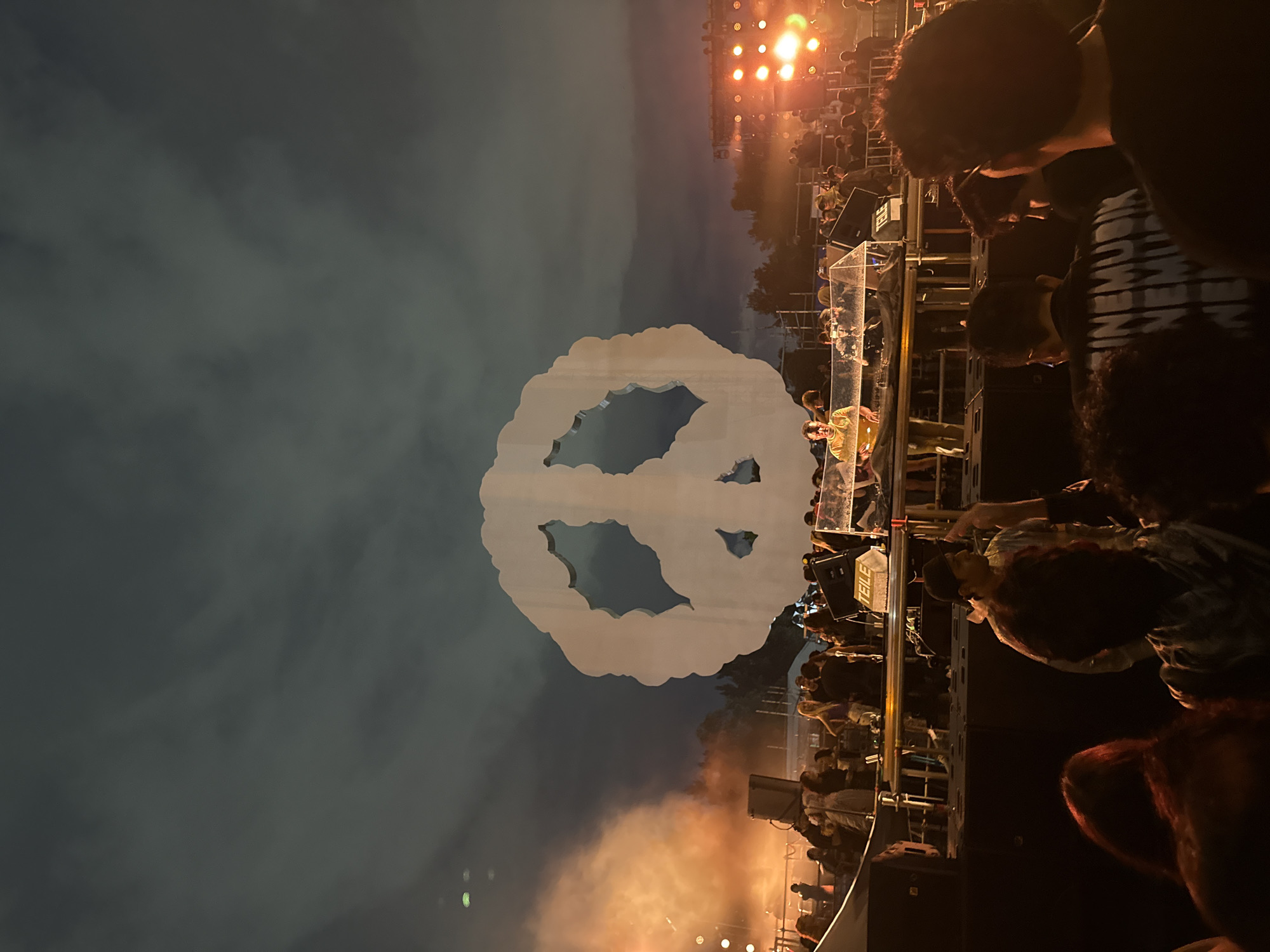 Nighttime concert at Mexico City autodrome features giant peace sign