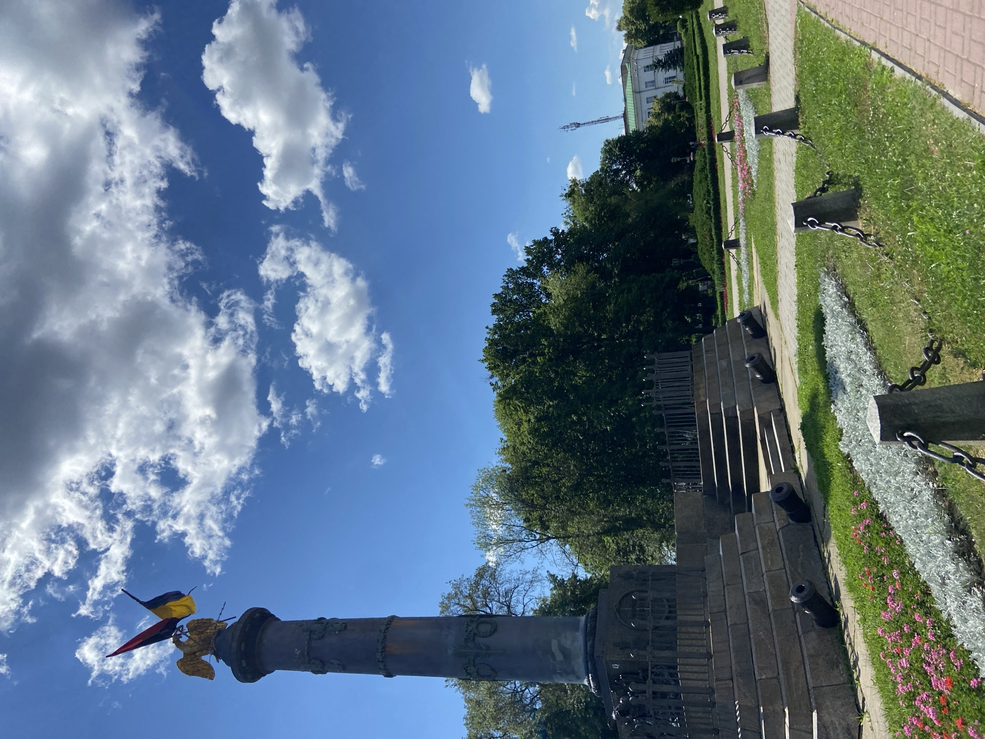 Morning stroll through Poltava's central park and monument area