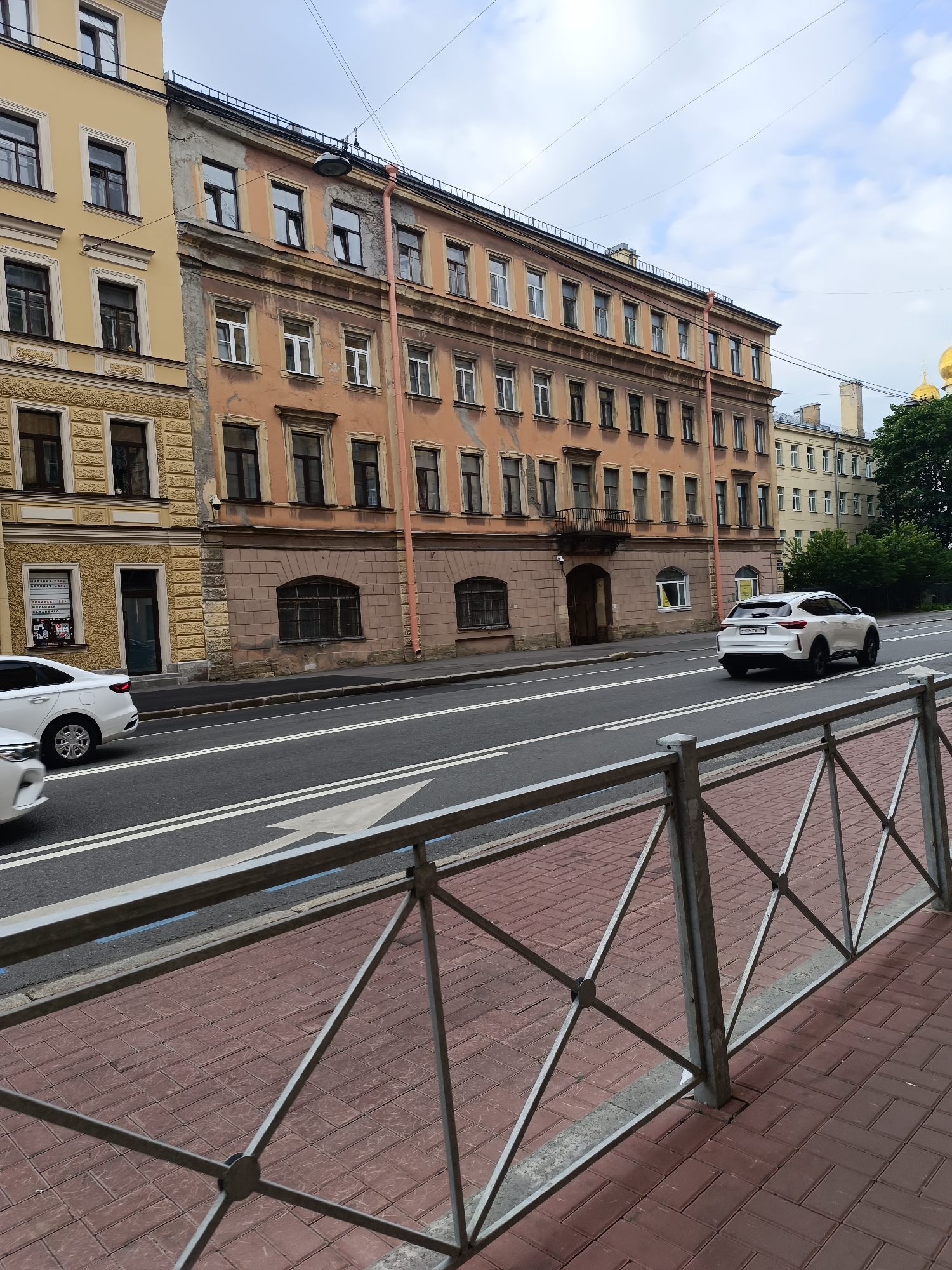 Saint Petersburg street scenes centered on a golden-domed Orthodox church