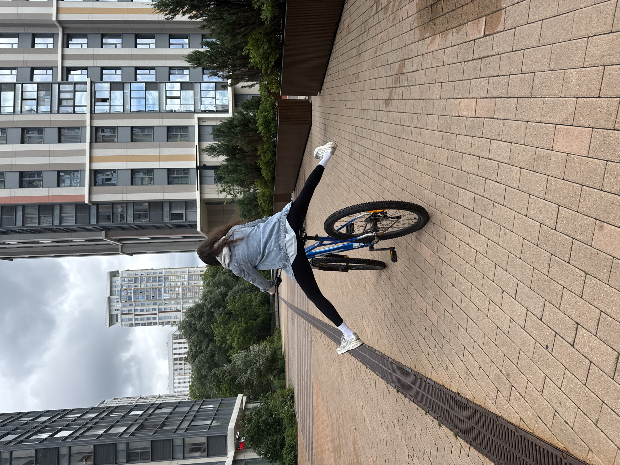 Bike ride, café stop, and waterside yoga in Moscow