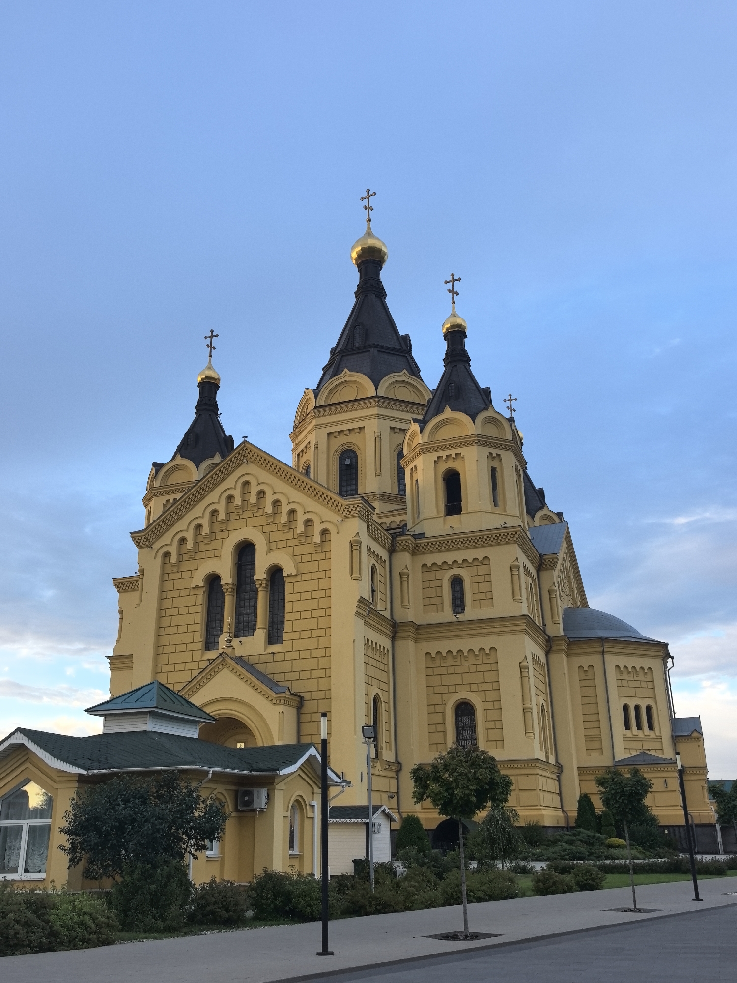 Afternoon along the Nizhny Novgorod riverfront and landmarks