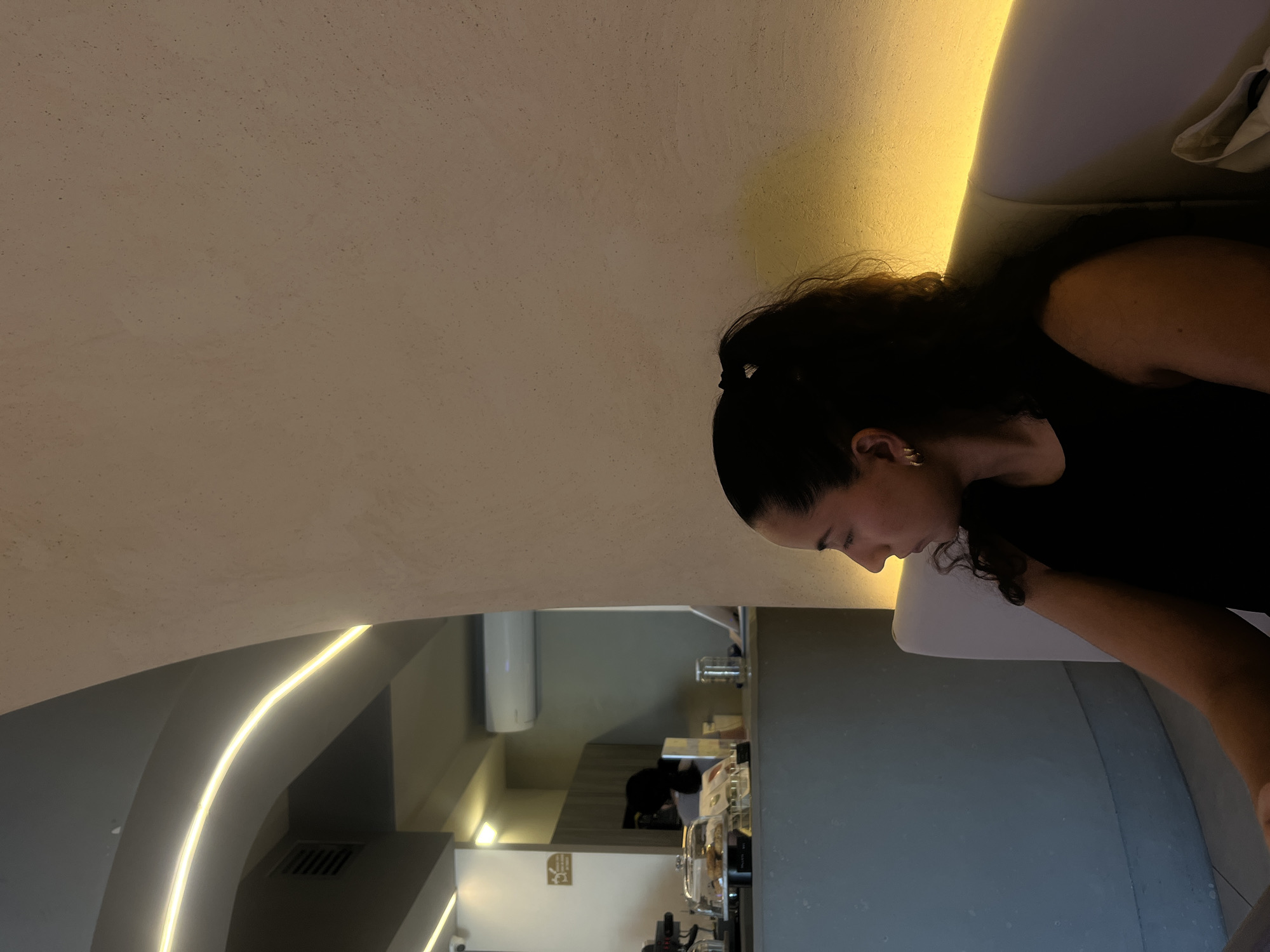 Evening cafe scene documented in San Bernardino Tlaxcalancingo