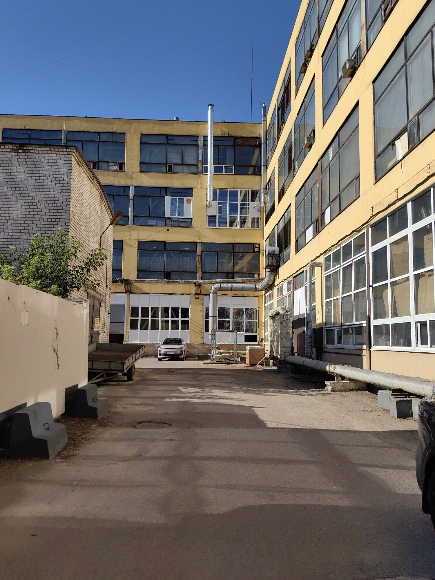Sunny morning stroll through Minsk's industrial district