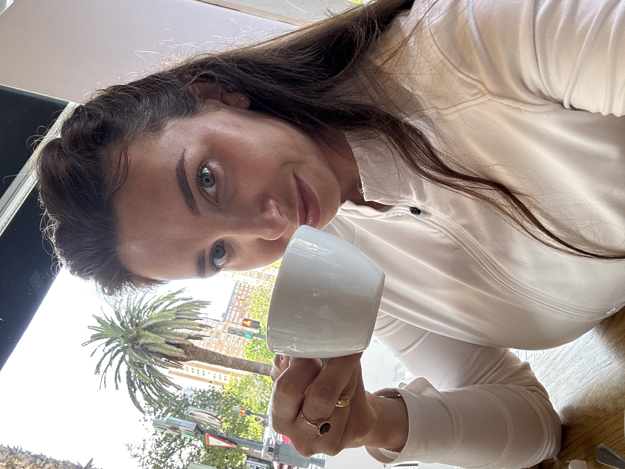 Casual afternoon moments captured across Valencia indoor venues