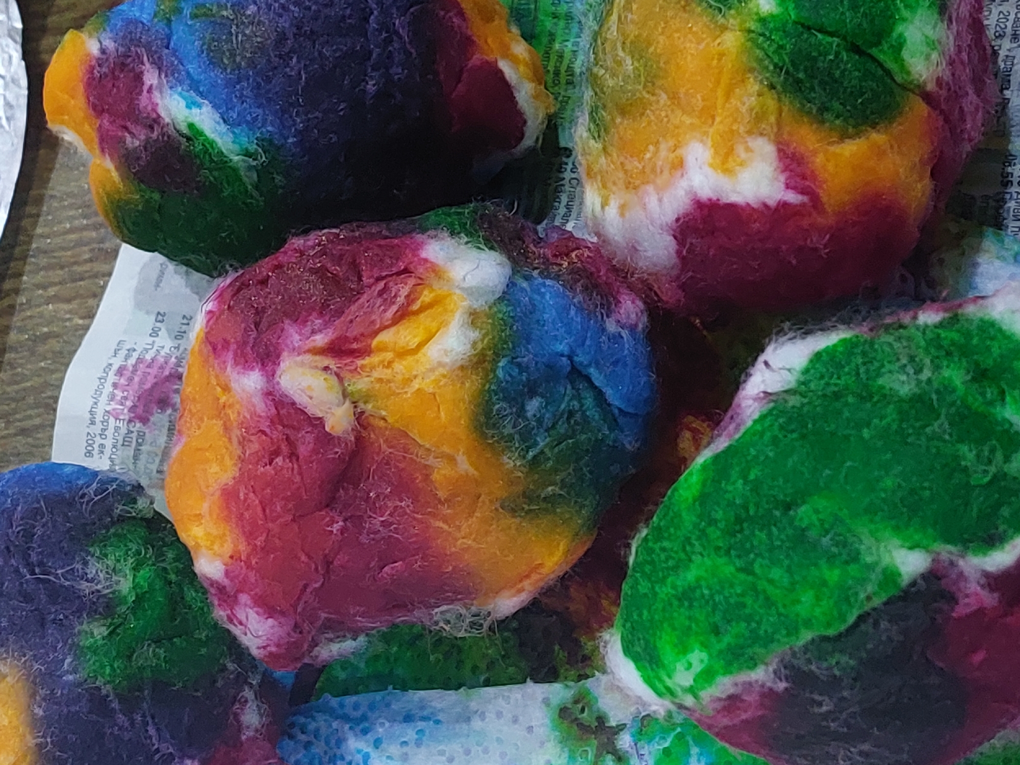 Colorful round objects documented in three-minute observation window