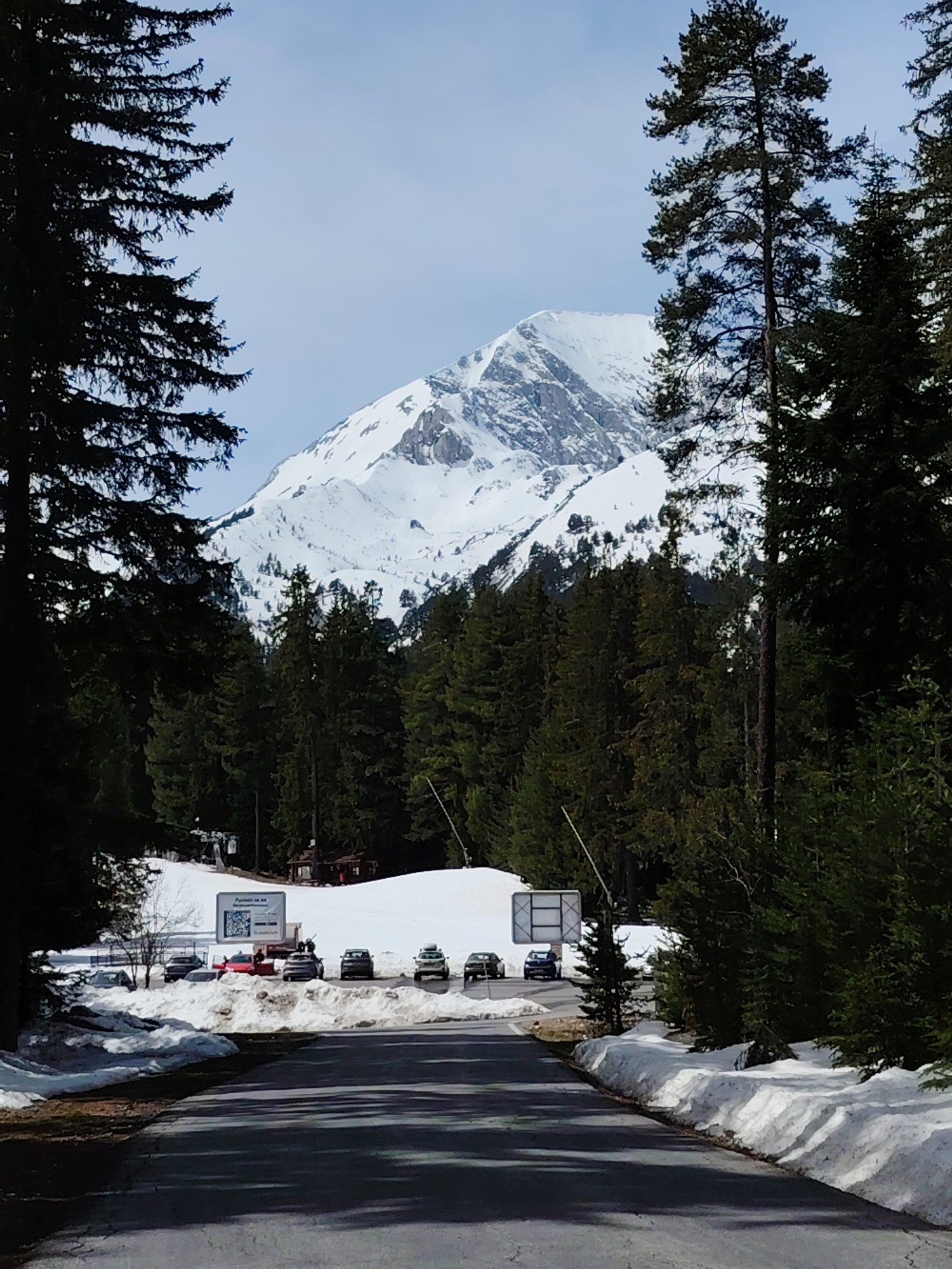 Clear skies frame snow-capped mountains in Bansko, Bulgaria