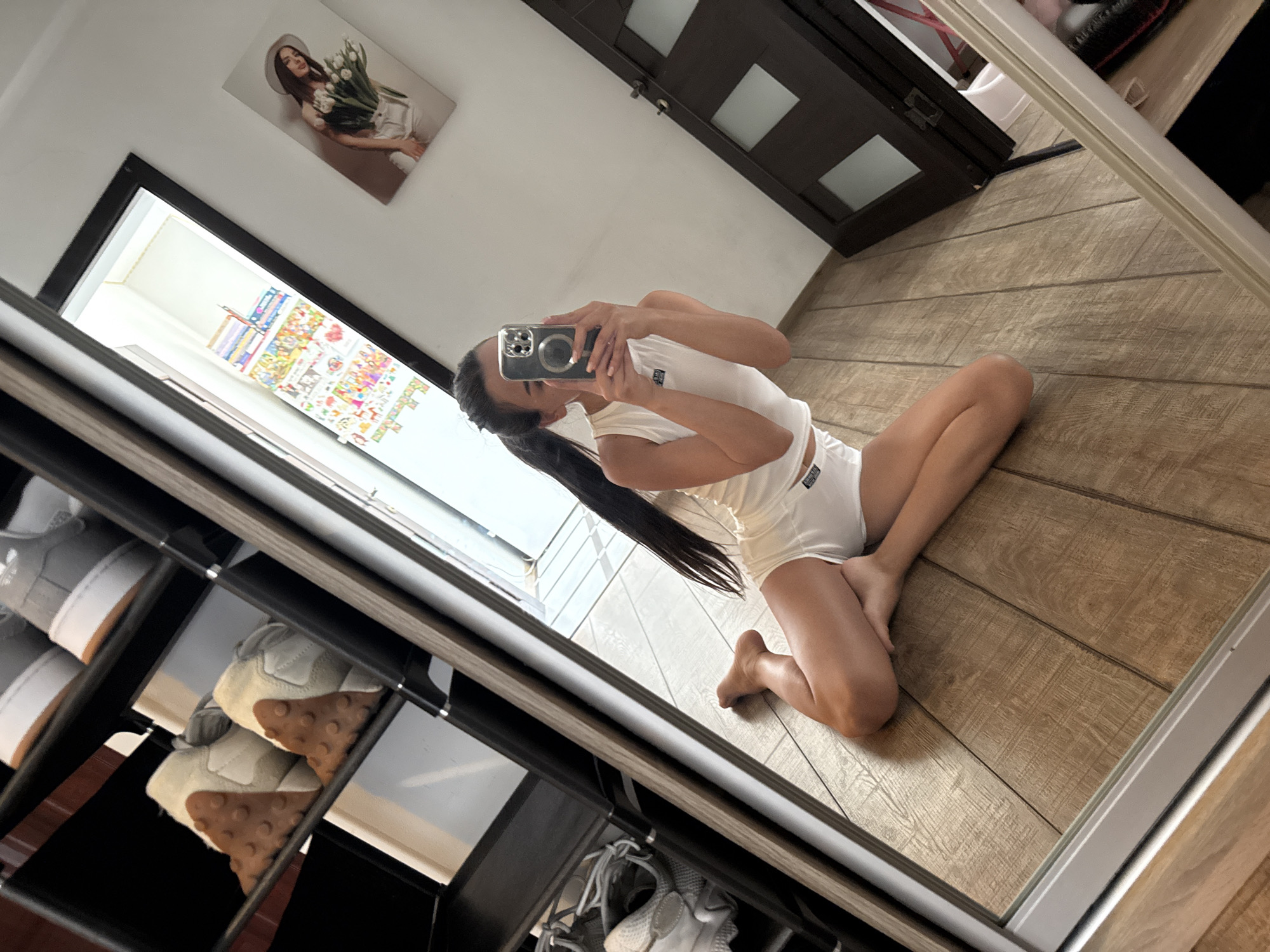 Mirror selfies and phone screenshots from a Chișinău apartment