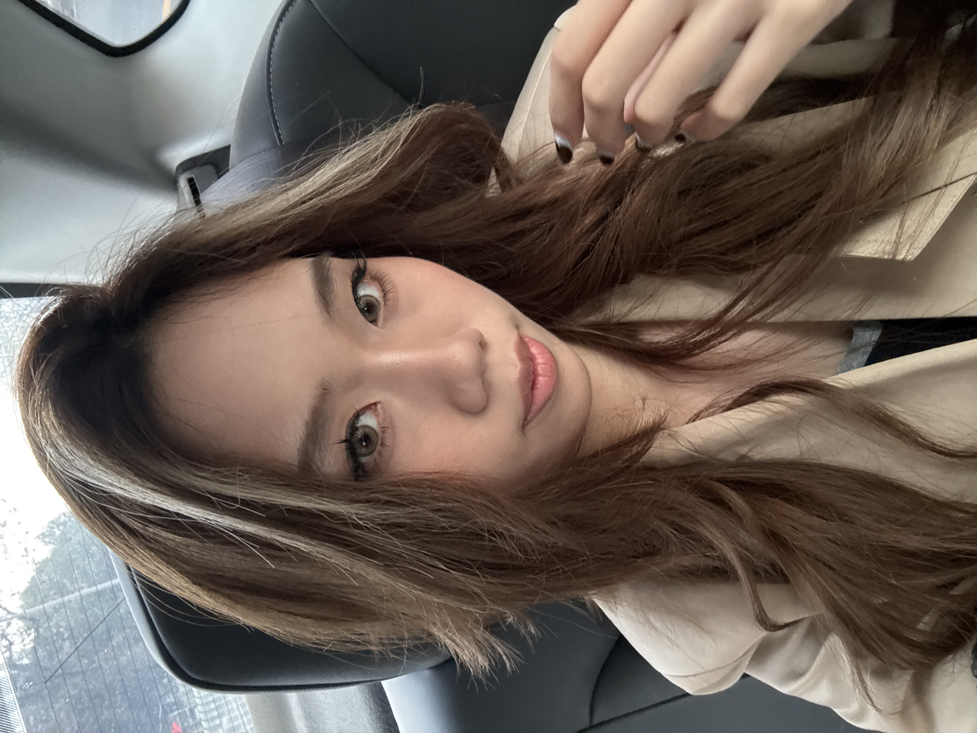 Woman photographed from multiple angles in Lanzhou vehicle