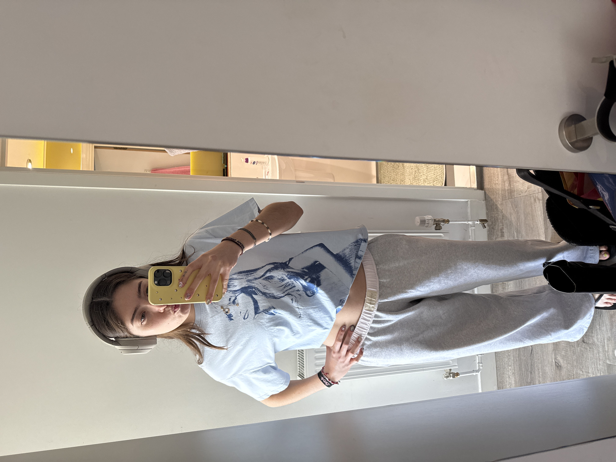 Woman documents laundry day routine through Hull selfies