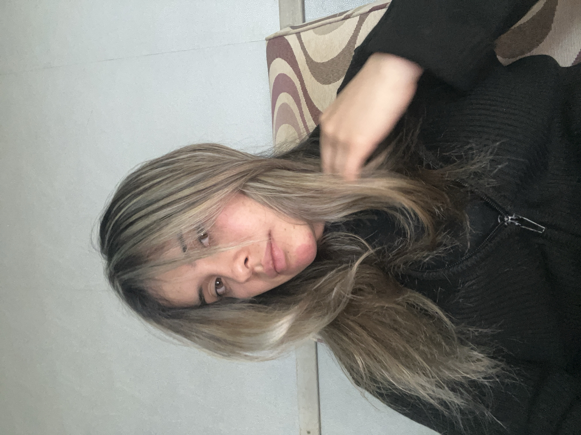Casual indoor portrait session on a couch in San Isidro