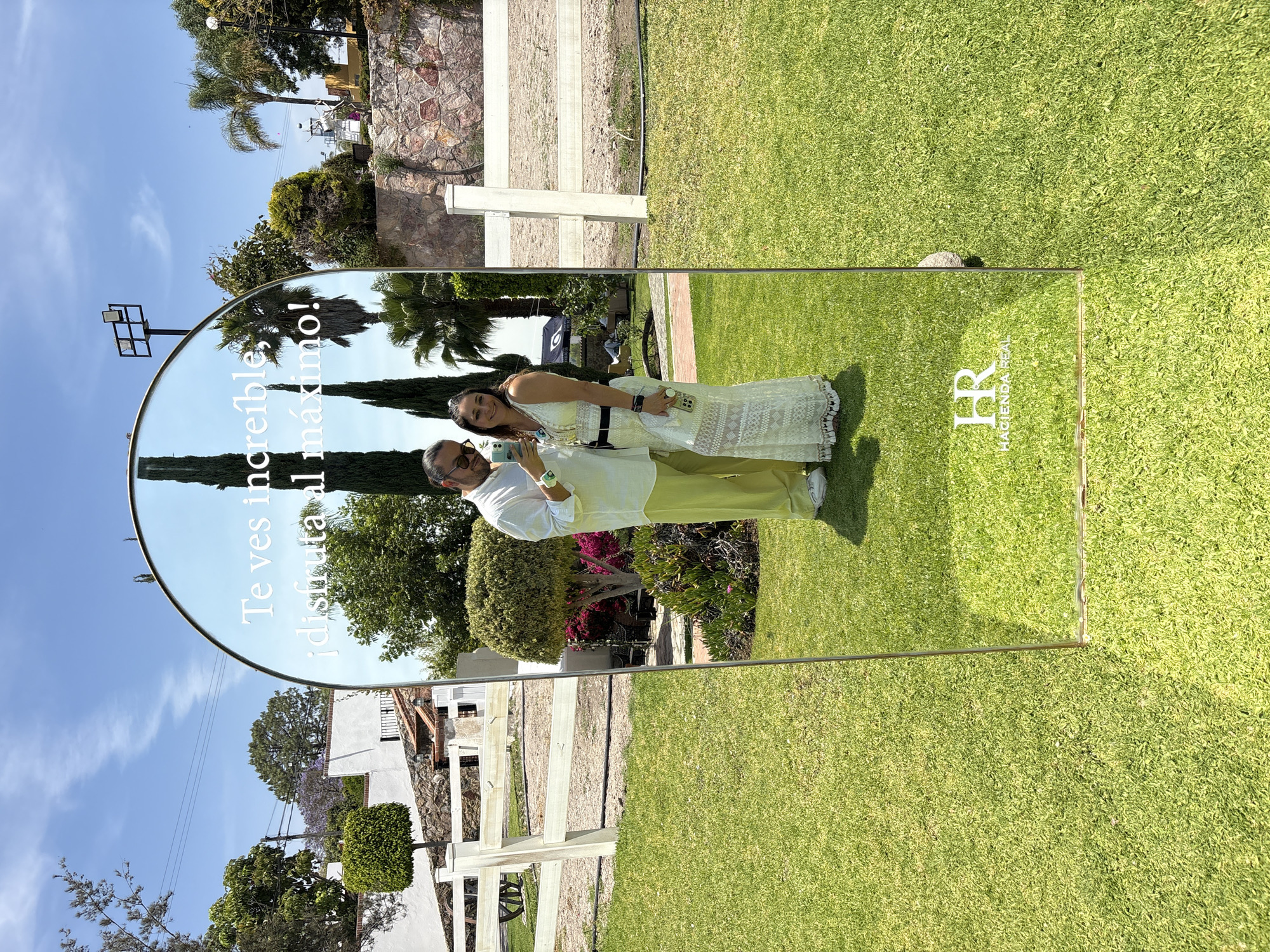 Couple captured in outdoor mirror reflection at El Oasis Valsequillo