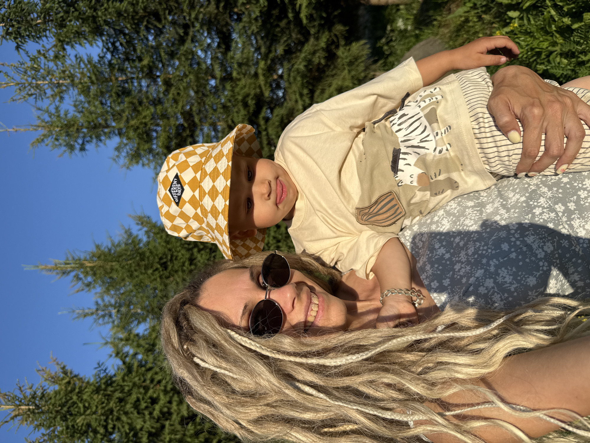 Woman with child photographed in Rusanovo sparks 'very cute' reaction