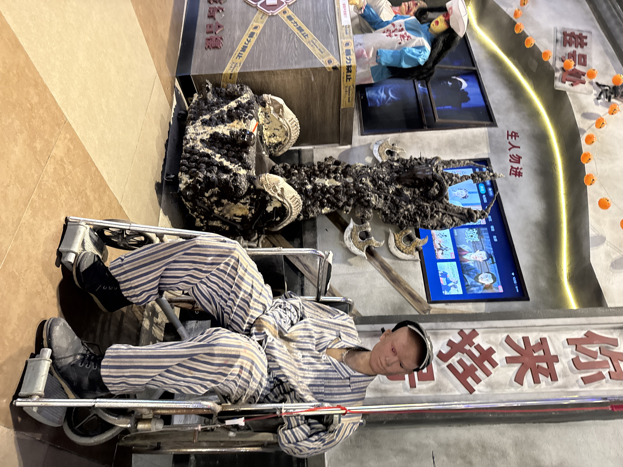 Halloween attractions spotted in Guangzhou shopping district