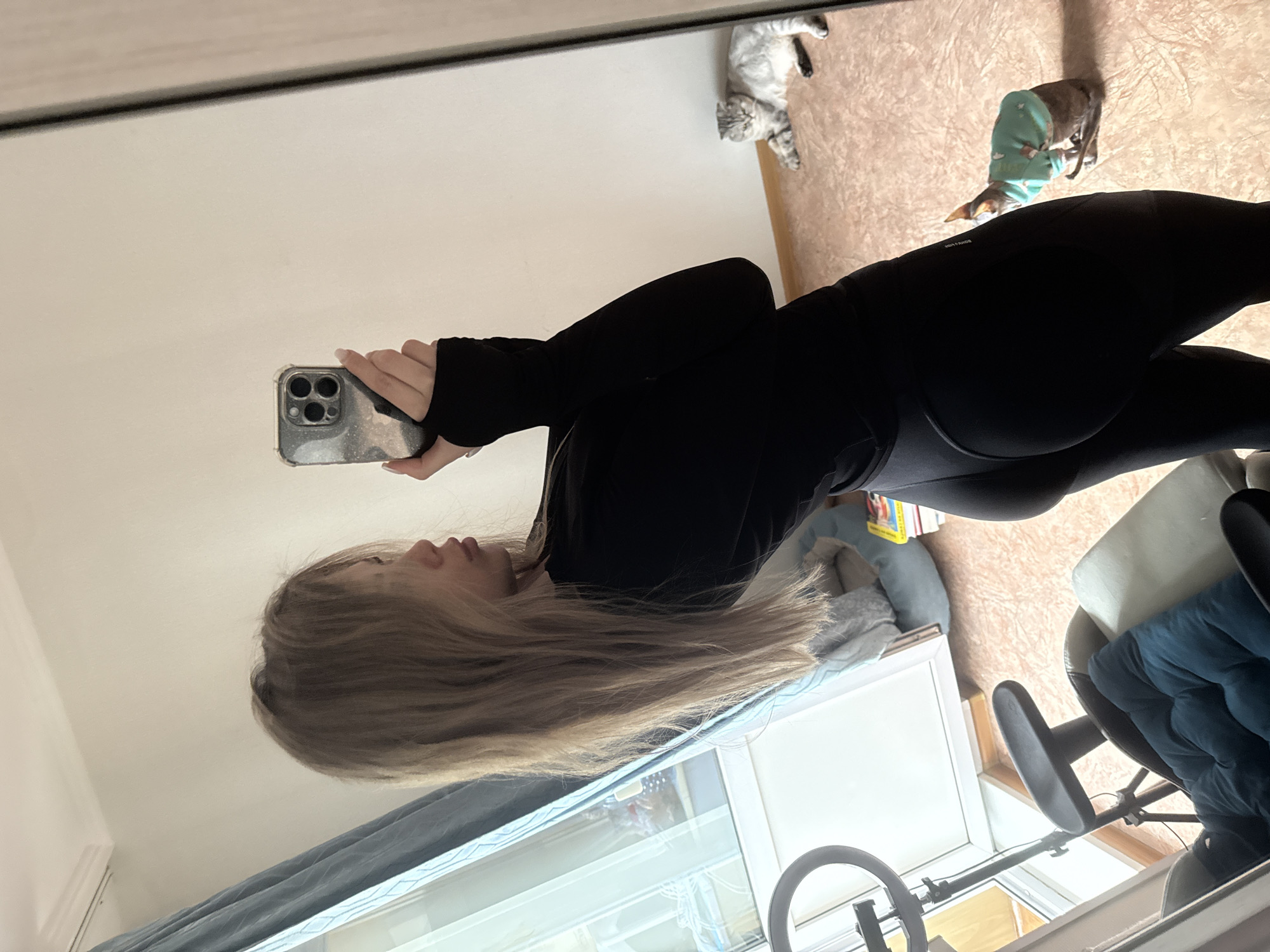 Mirror selfies and car hangout session captured throughout morning