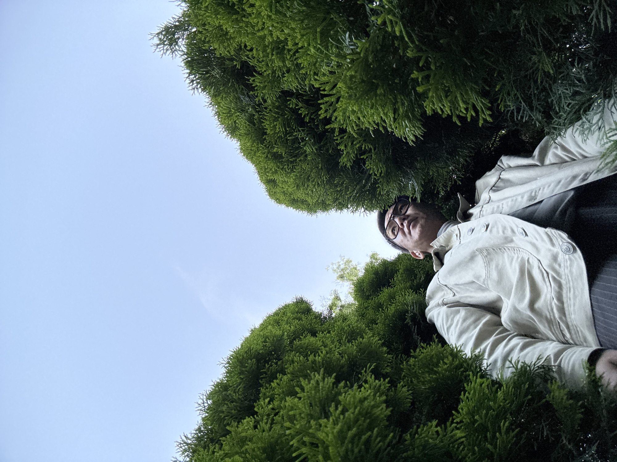 Playful hedge-hopping photo session at Moscow's Technograd complex