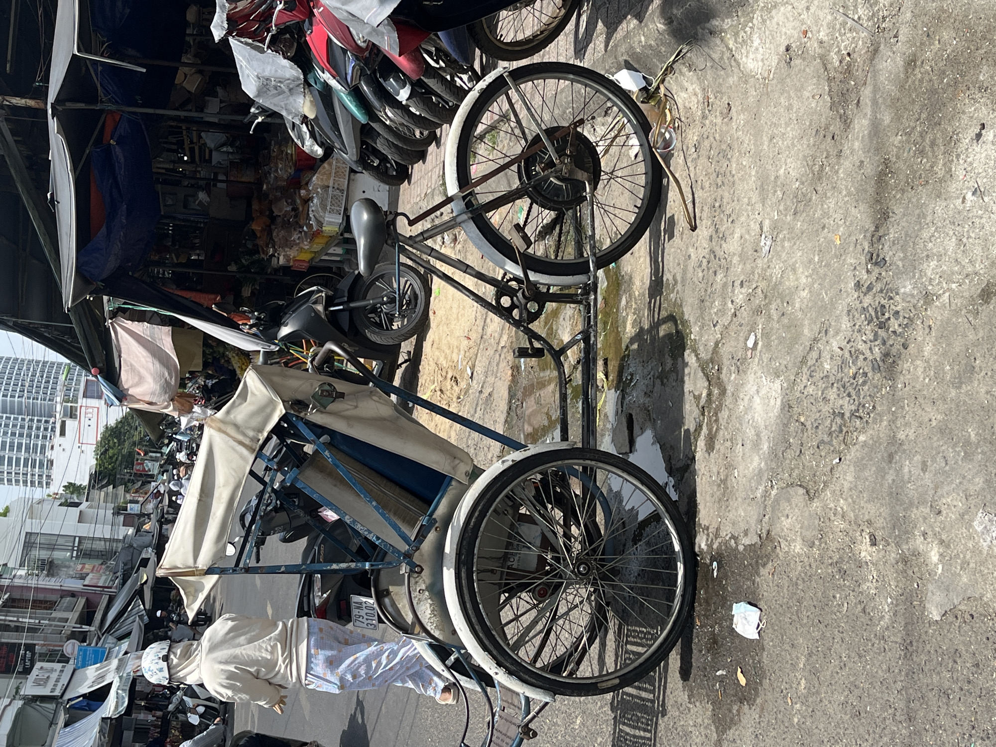 Early morning street life captured in Nha Trang Ward