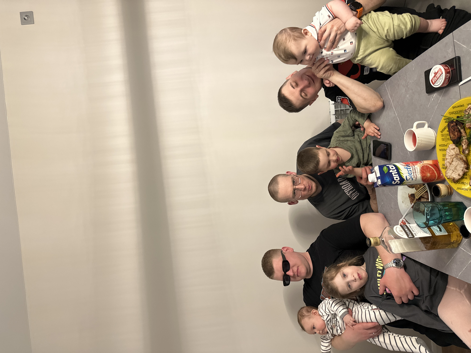 Family gathering documented during mealtime in Chaikovsky home