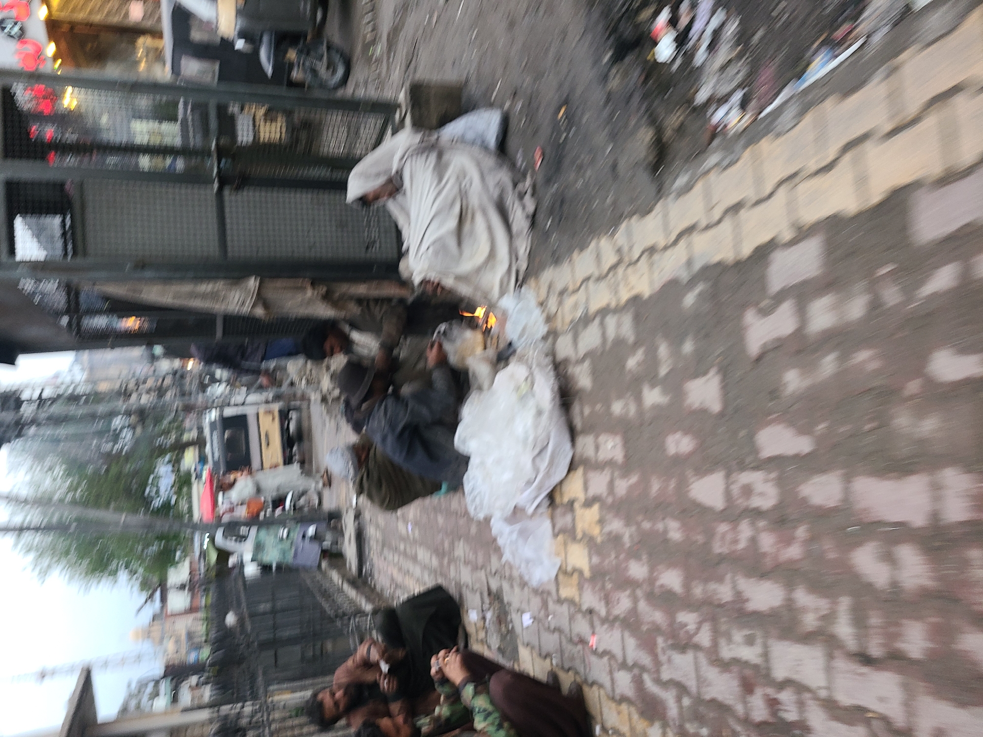 Afternoon street life and refreshments documented in Quetta