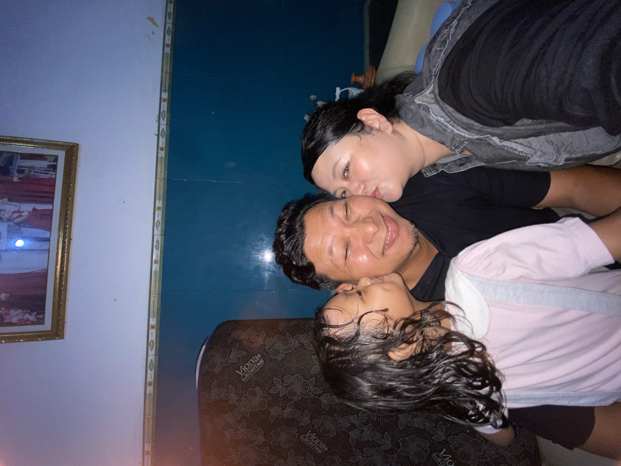 Family gathering with selfies and indoor bowling in Gelam