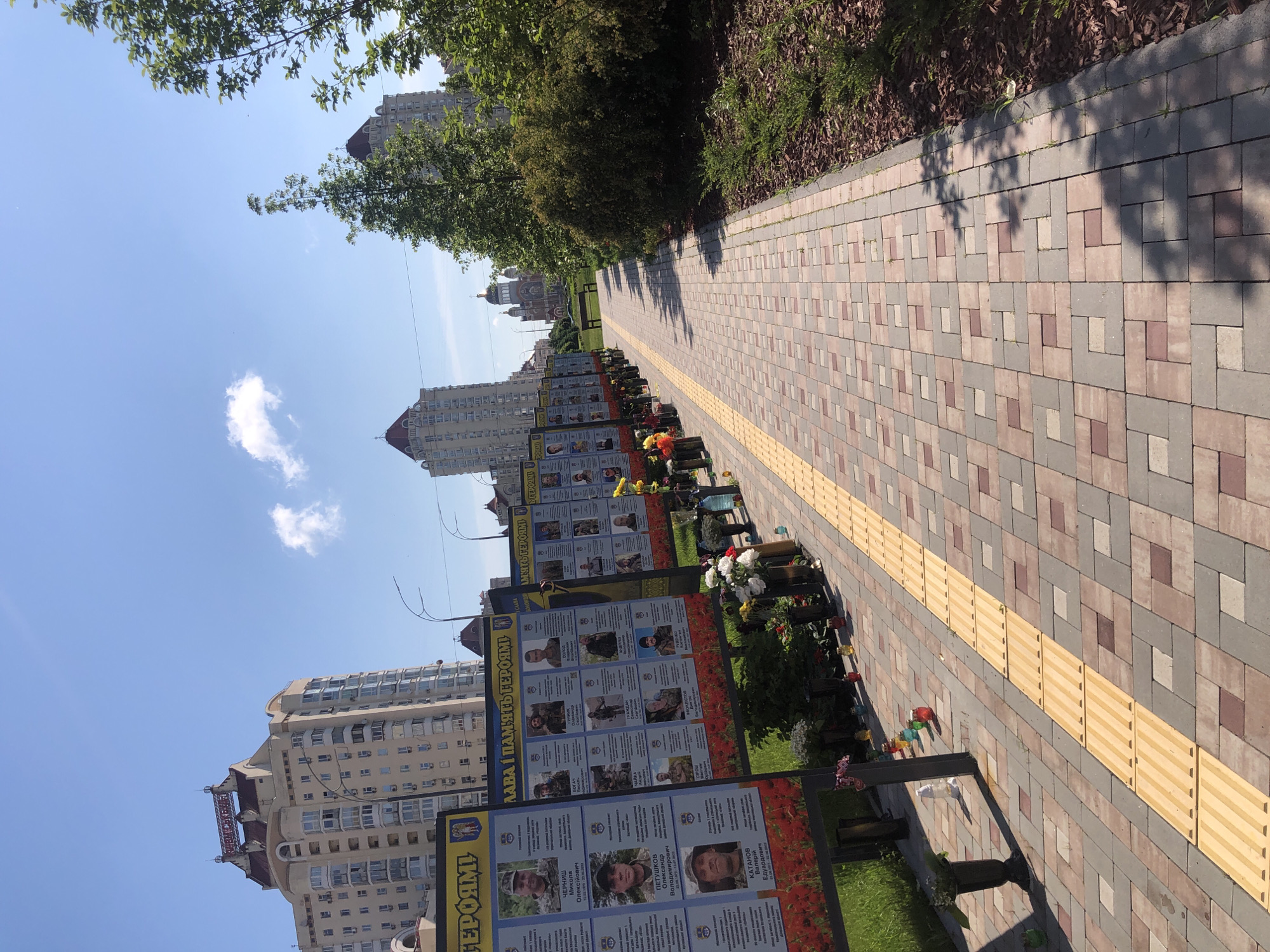 Memorial walkway honors fallen soldiers in Kyiv, Ukraine