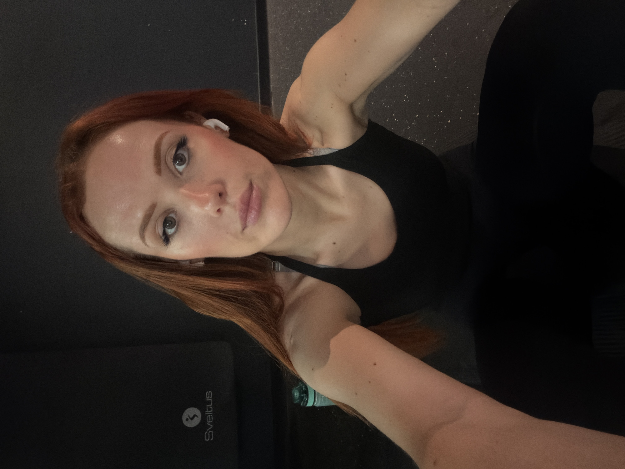 Woman documents workout routine at Paris gym