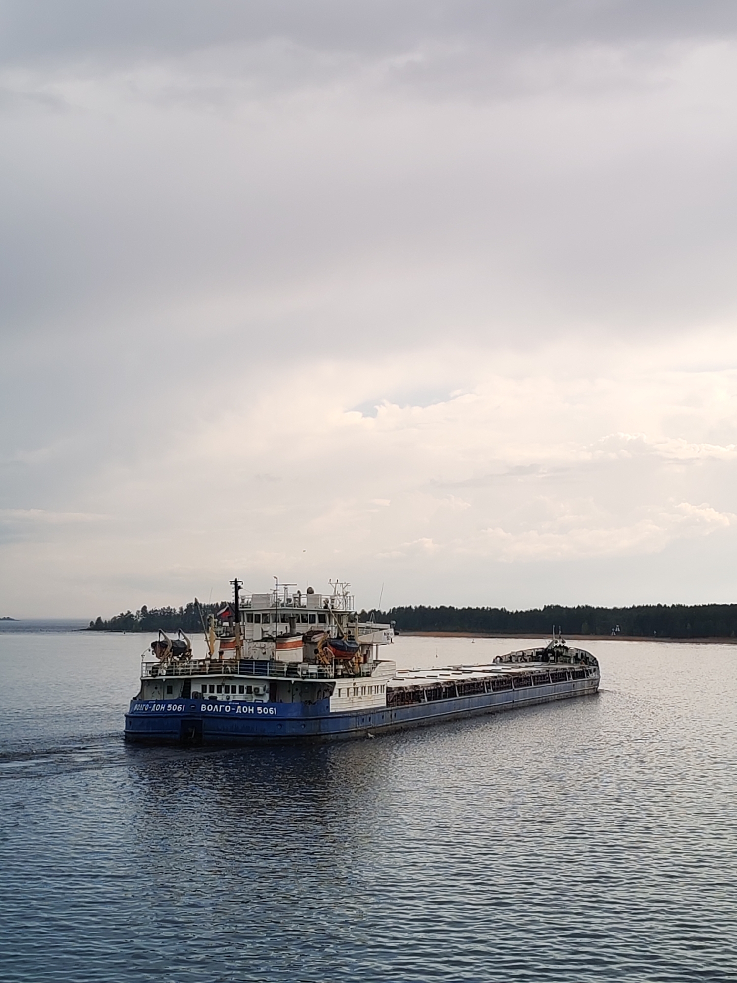 Cargo barge Volgo-Don 5061 loads gravel at Shalsky port