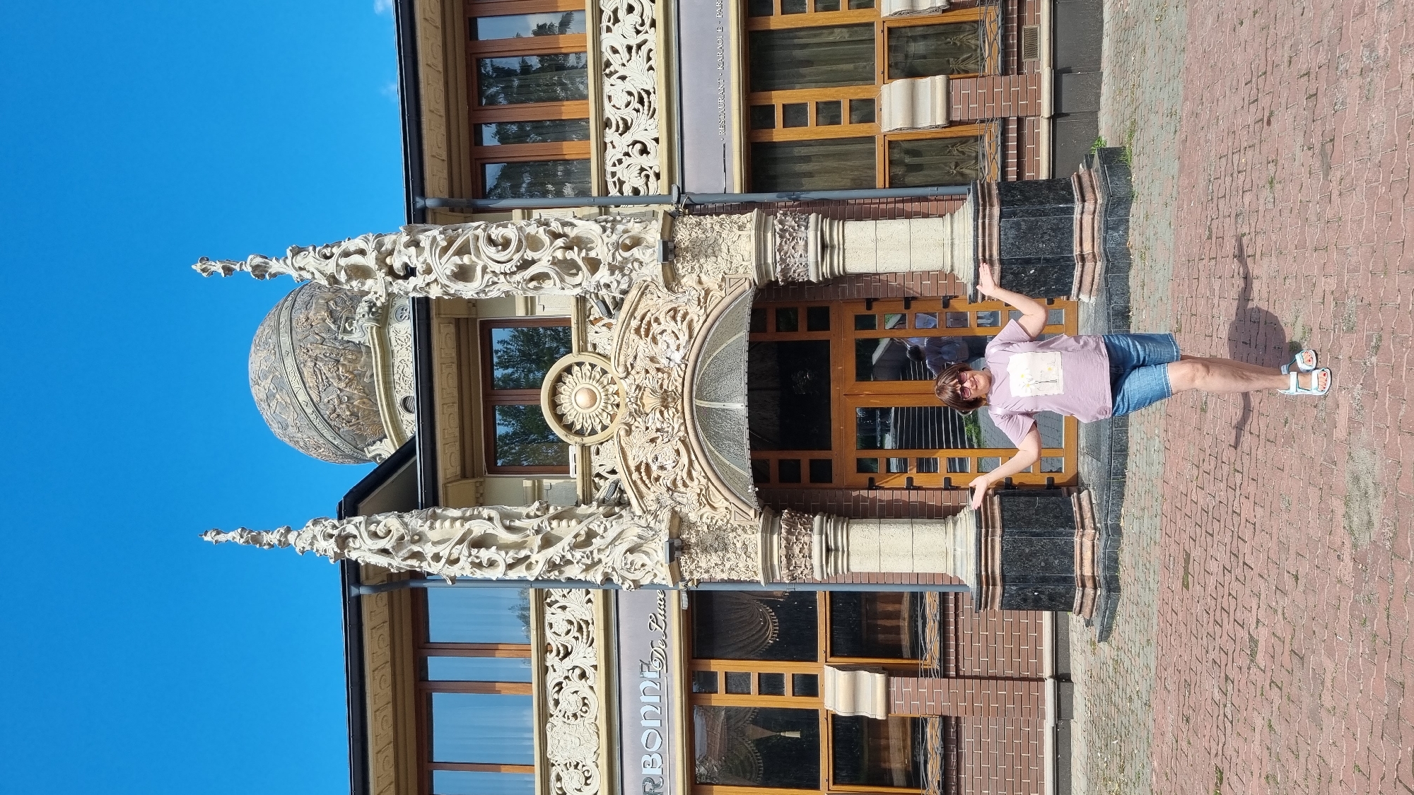 Ornate Sorbonne De Luxe restaurant facade explored in Chernivtsi