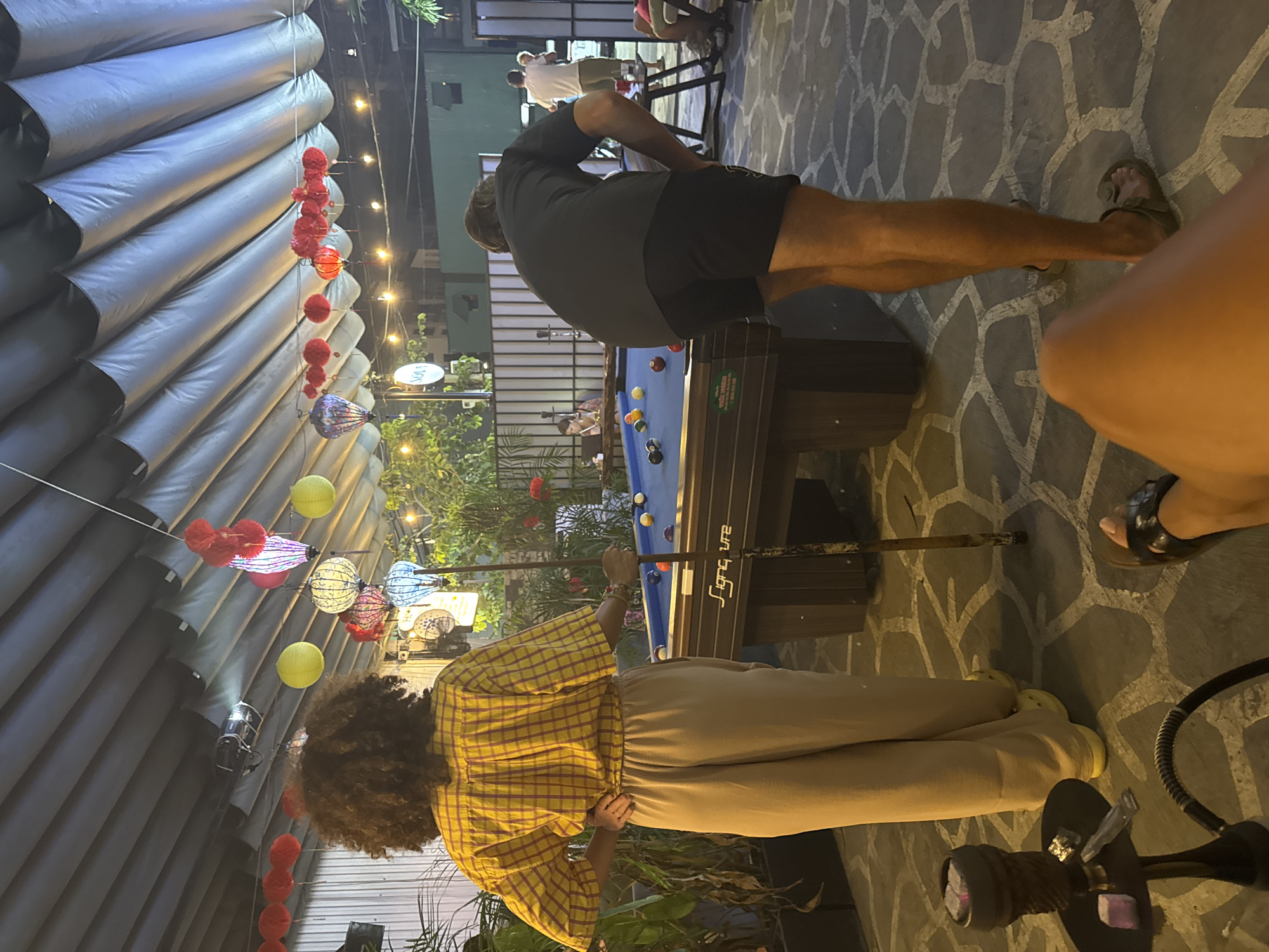 Pool game observed in Đà Nẵng billiard hall