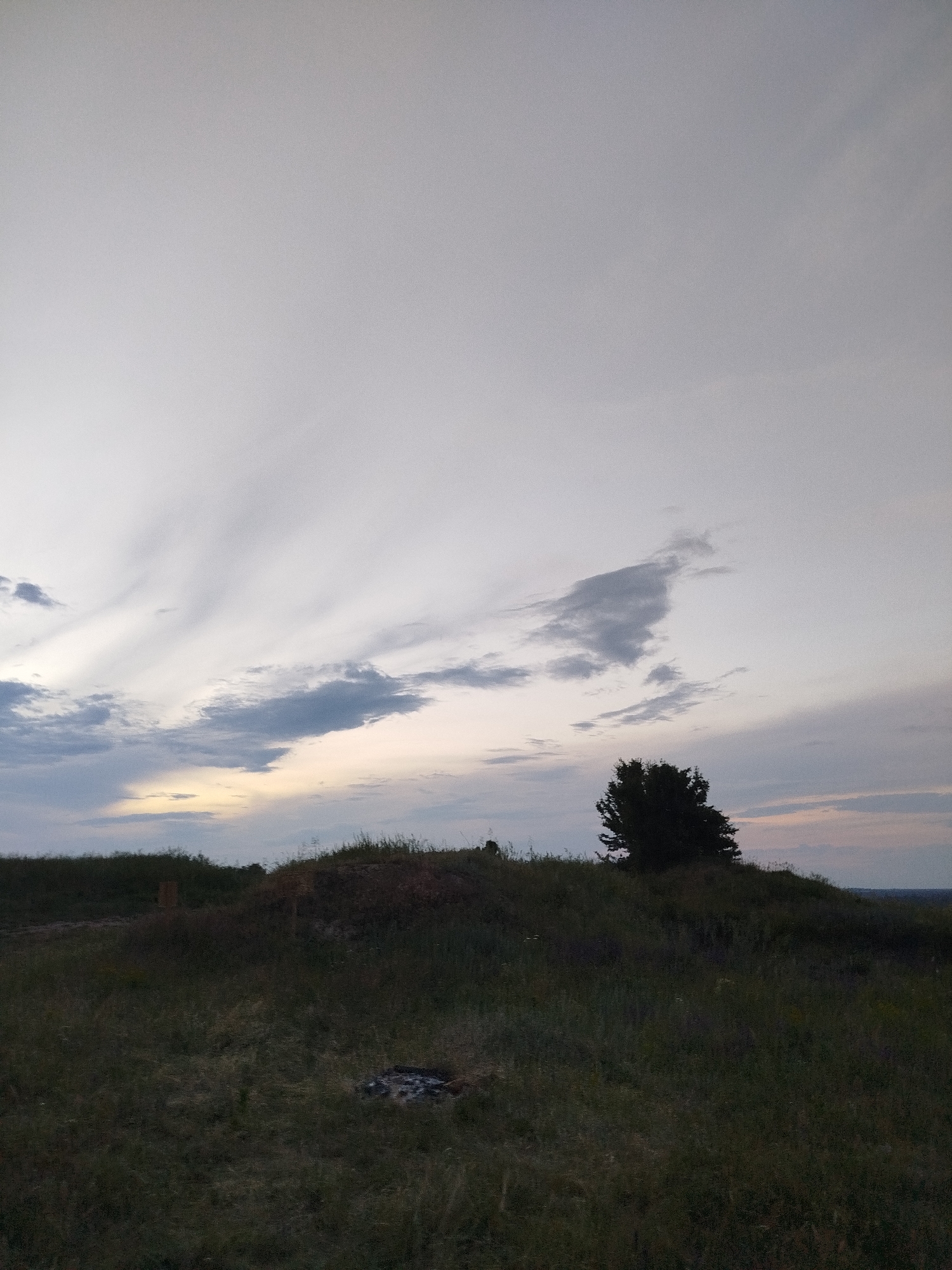 Evening gathering documented in rural Ustyvytsia, Ukraine countryside