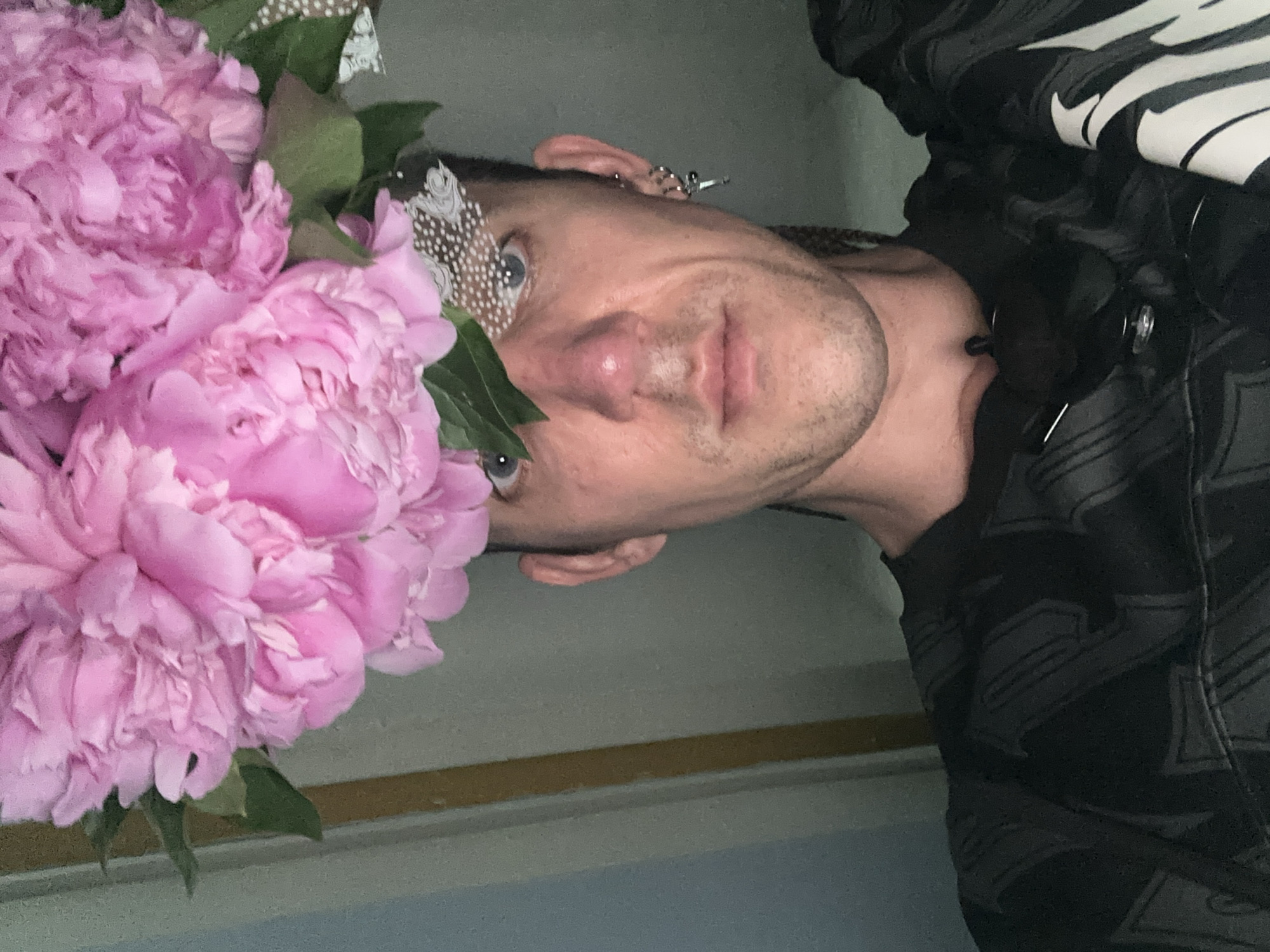 Portrait photo captured in Saratov shows tilted head pose