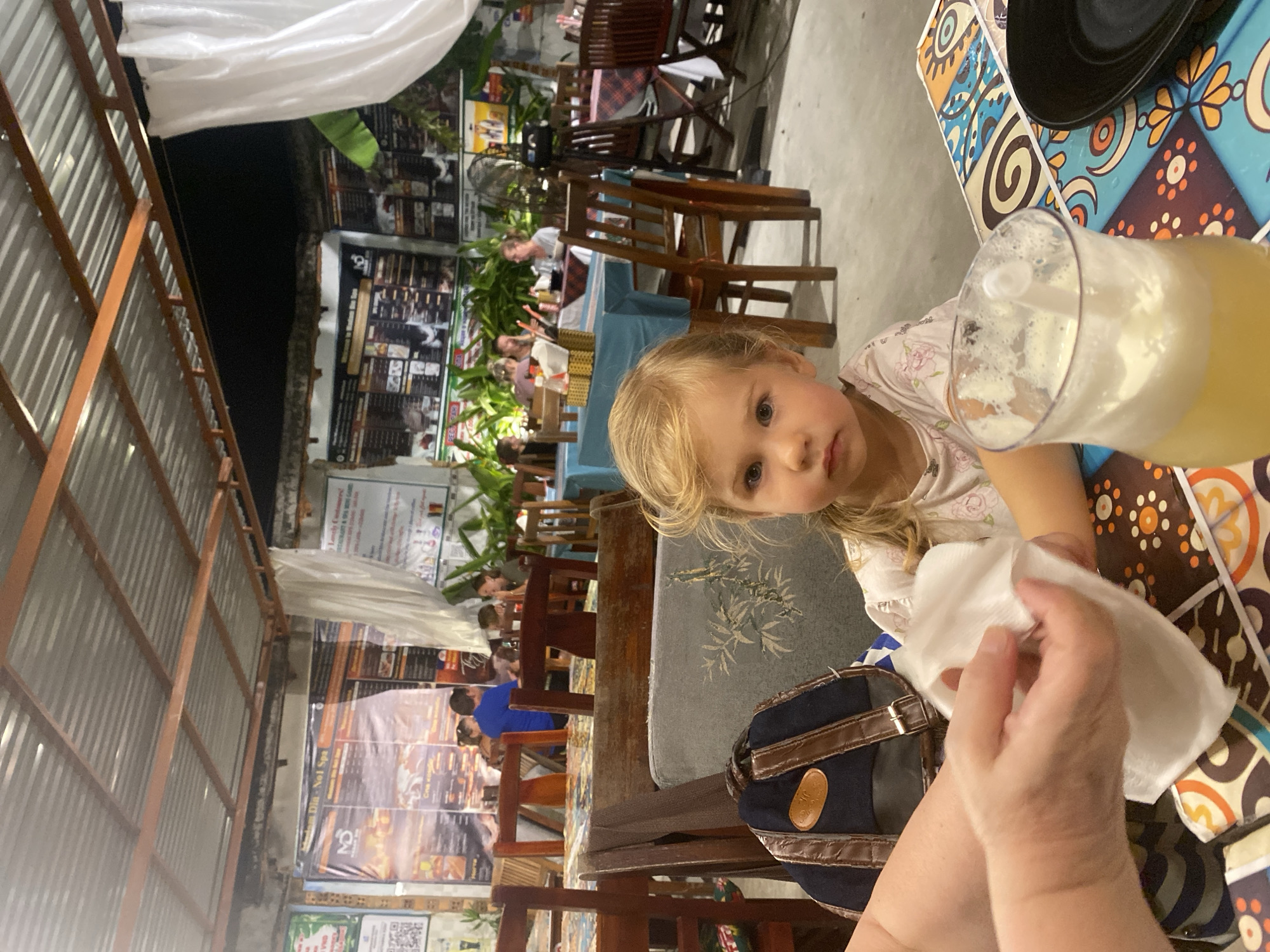 Two moments at a Mũi Né restaurant table, seconds apart