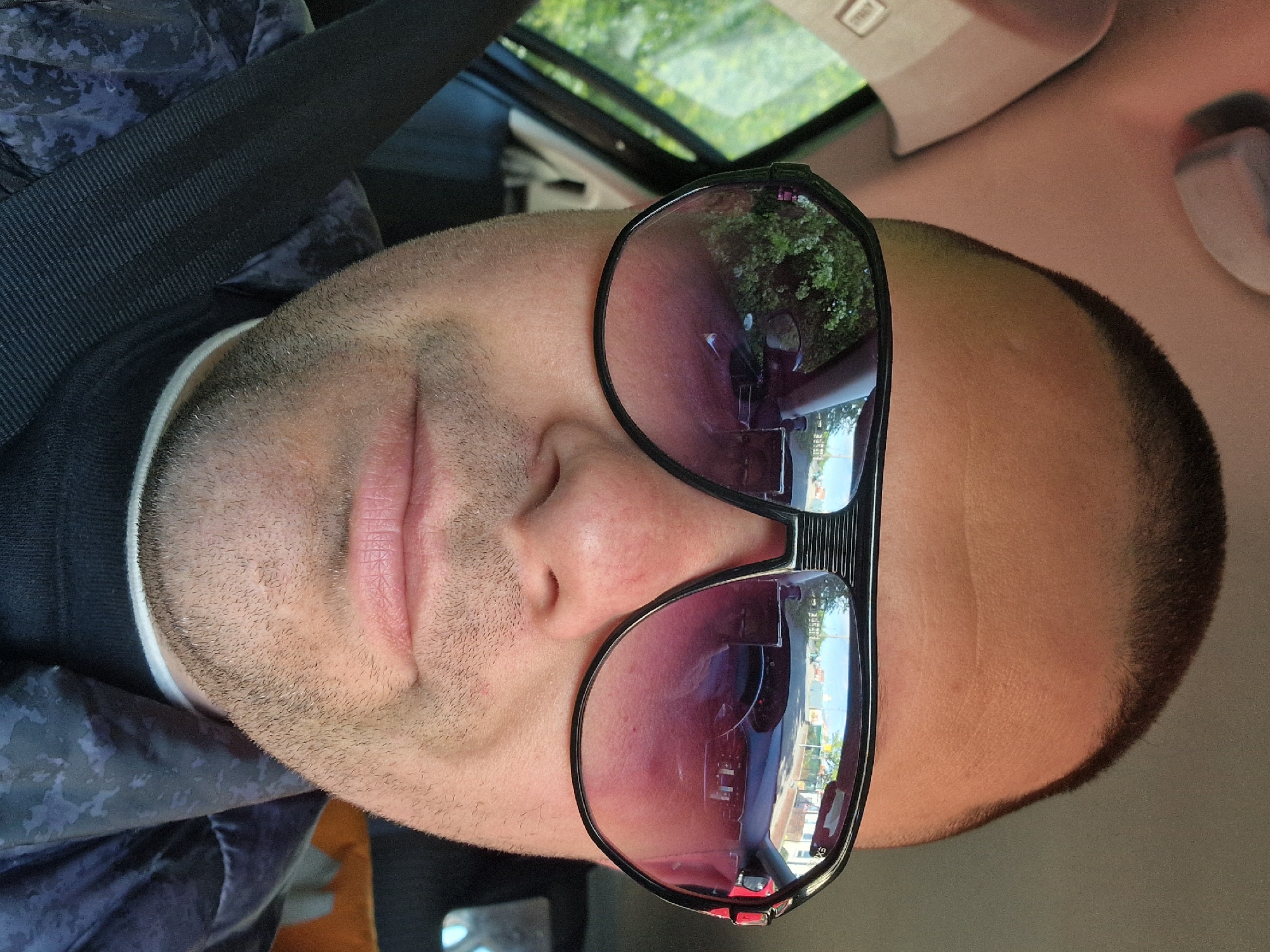 Man observed in vehicle wearing sunglasses in Bearpark