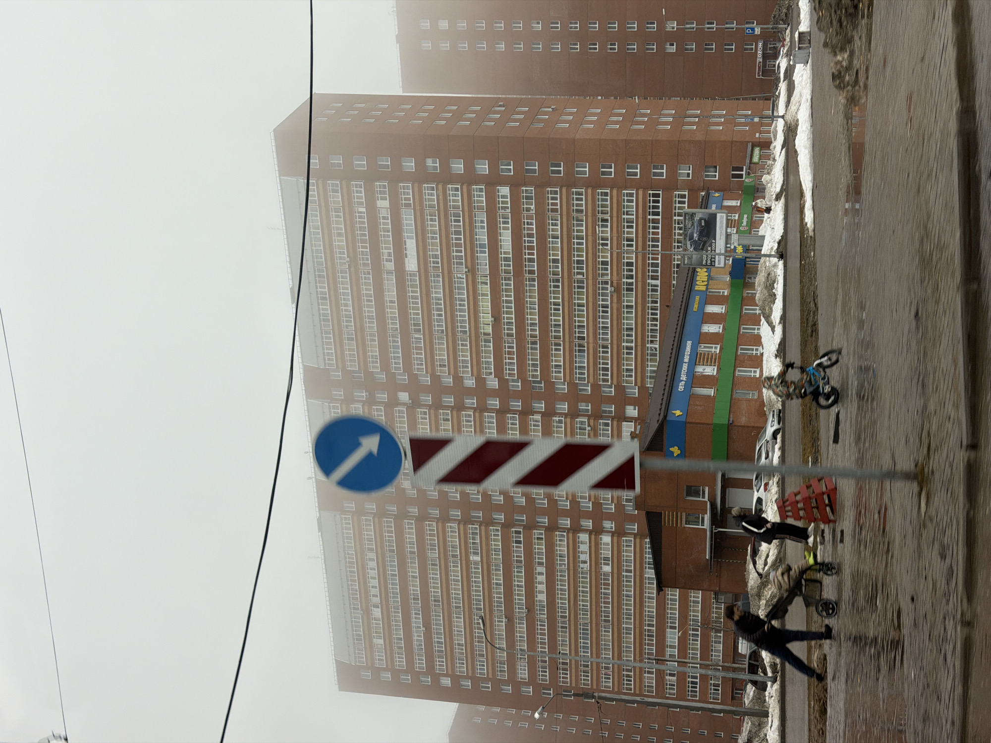 Dense fog blankets Berezniki streets, reduces visibility significantly