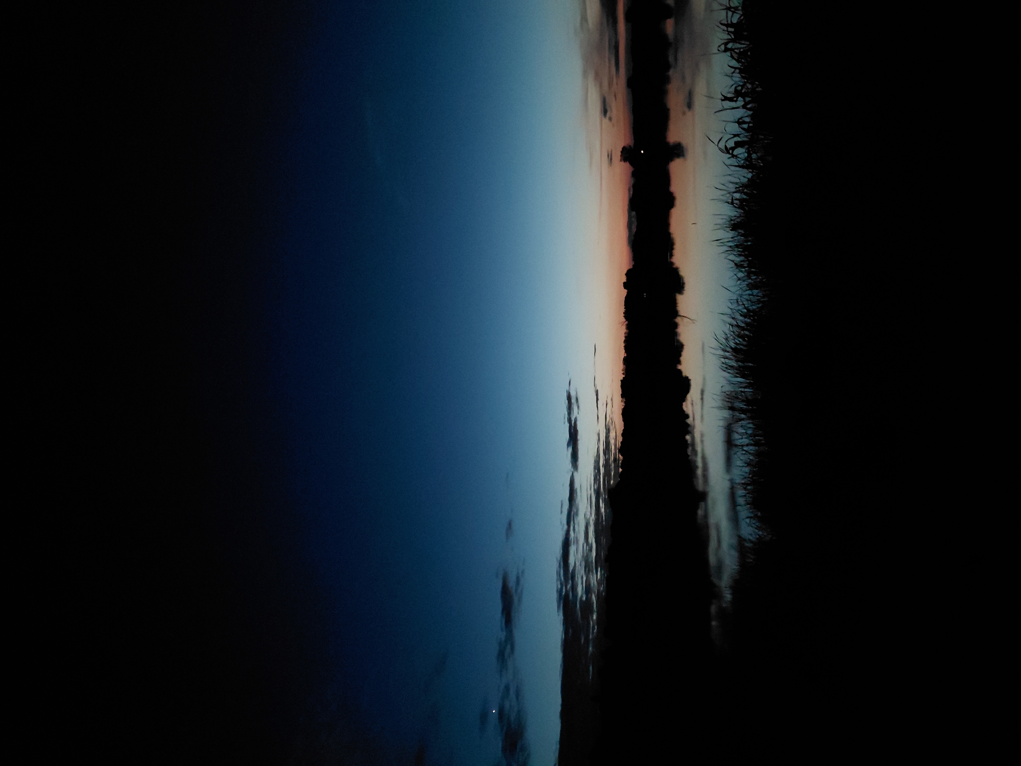 Twilight snacking session documented by water in Ustyvytsia, Ukraine