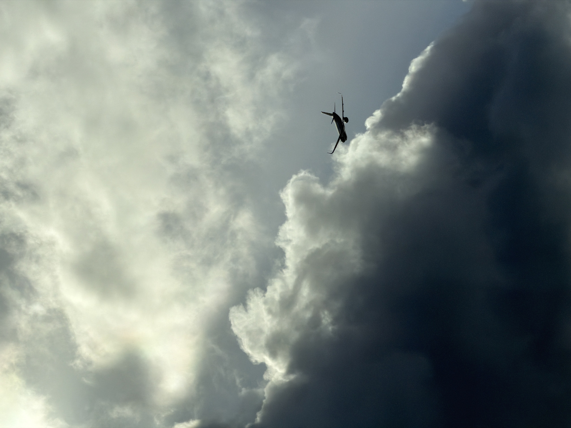 Aircraft spotted flying through mixed cloud formations over Miami