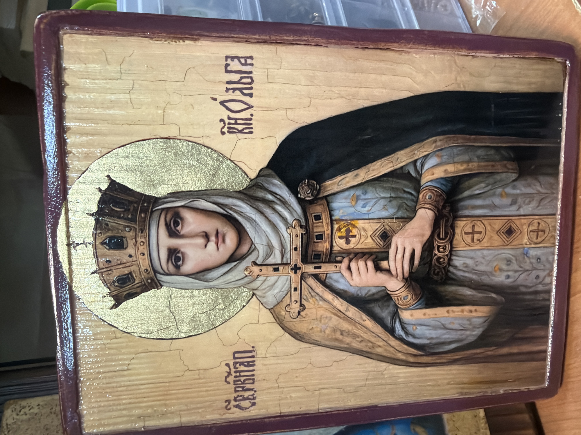 Browsing decorative home goods and wall art in Maloyaroslavets