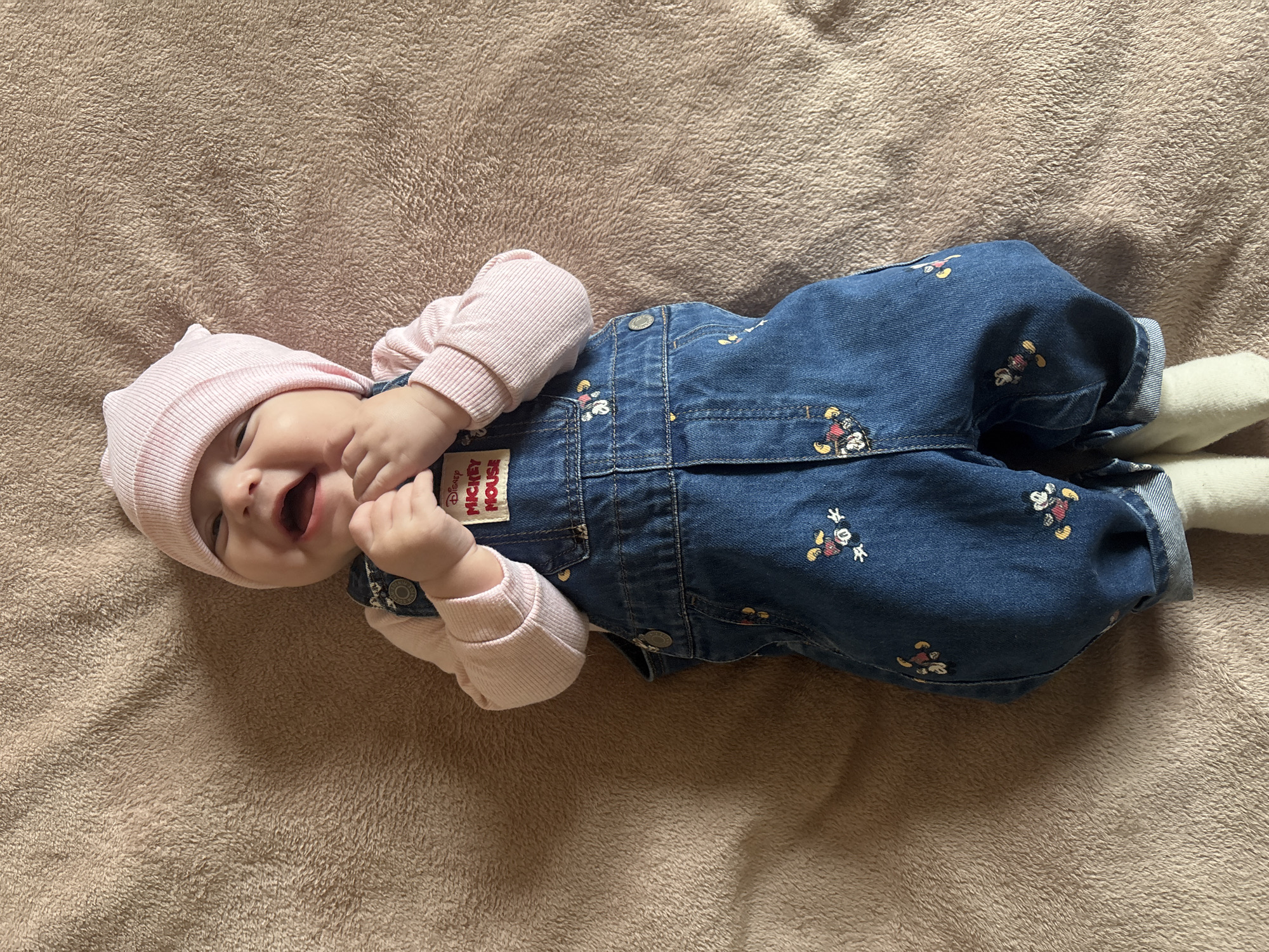 Baby in pink cartoon clothing observed in Chaikovsky, Russia