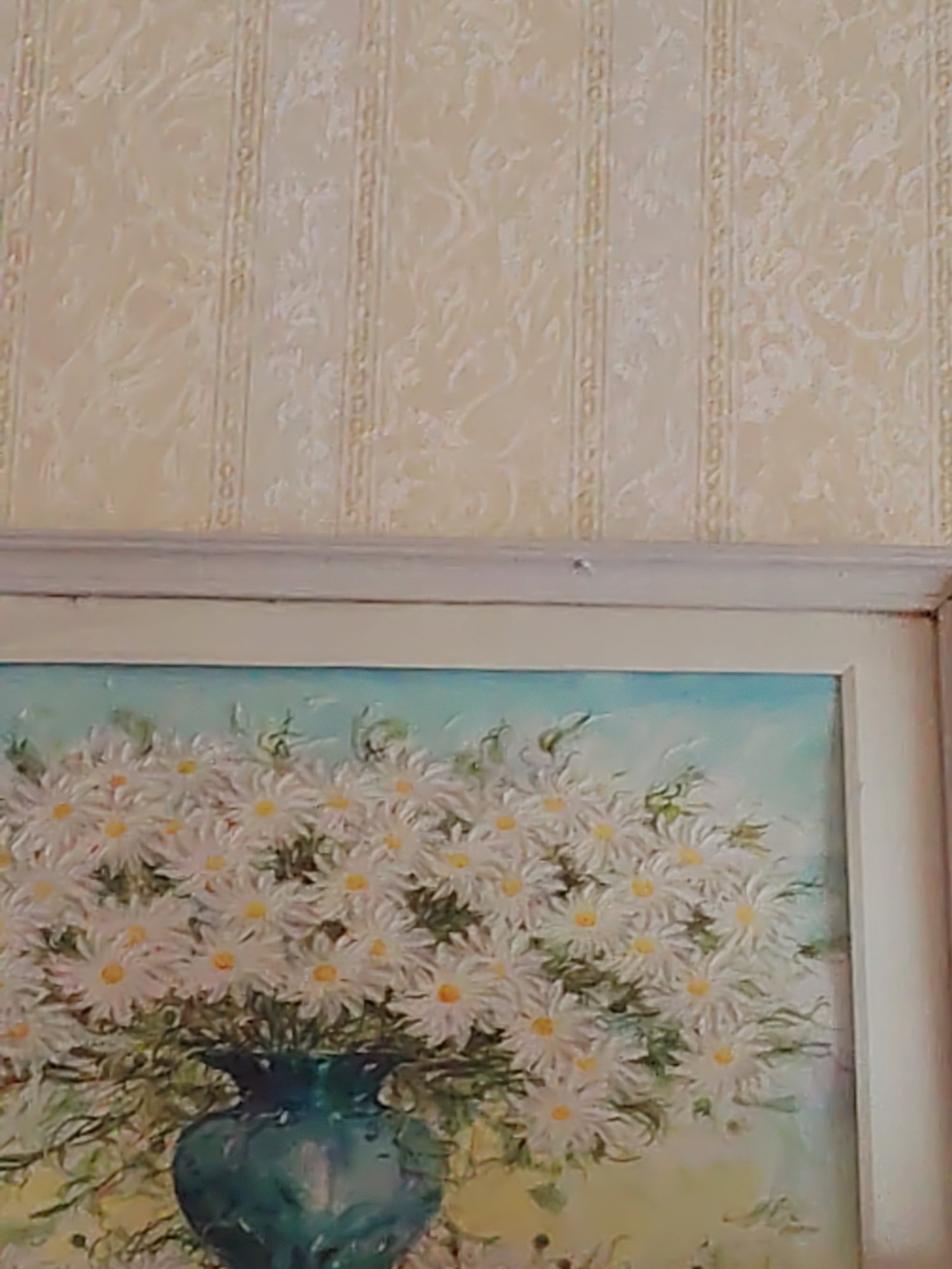 Floral paintings and Soviet-era Moscow streets on a July afternoon