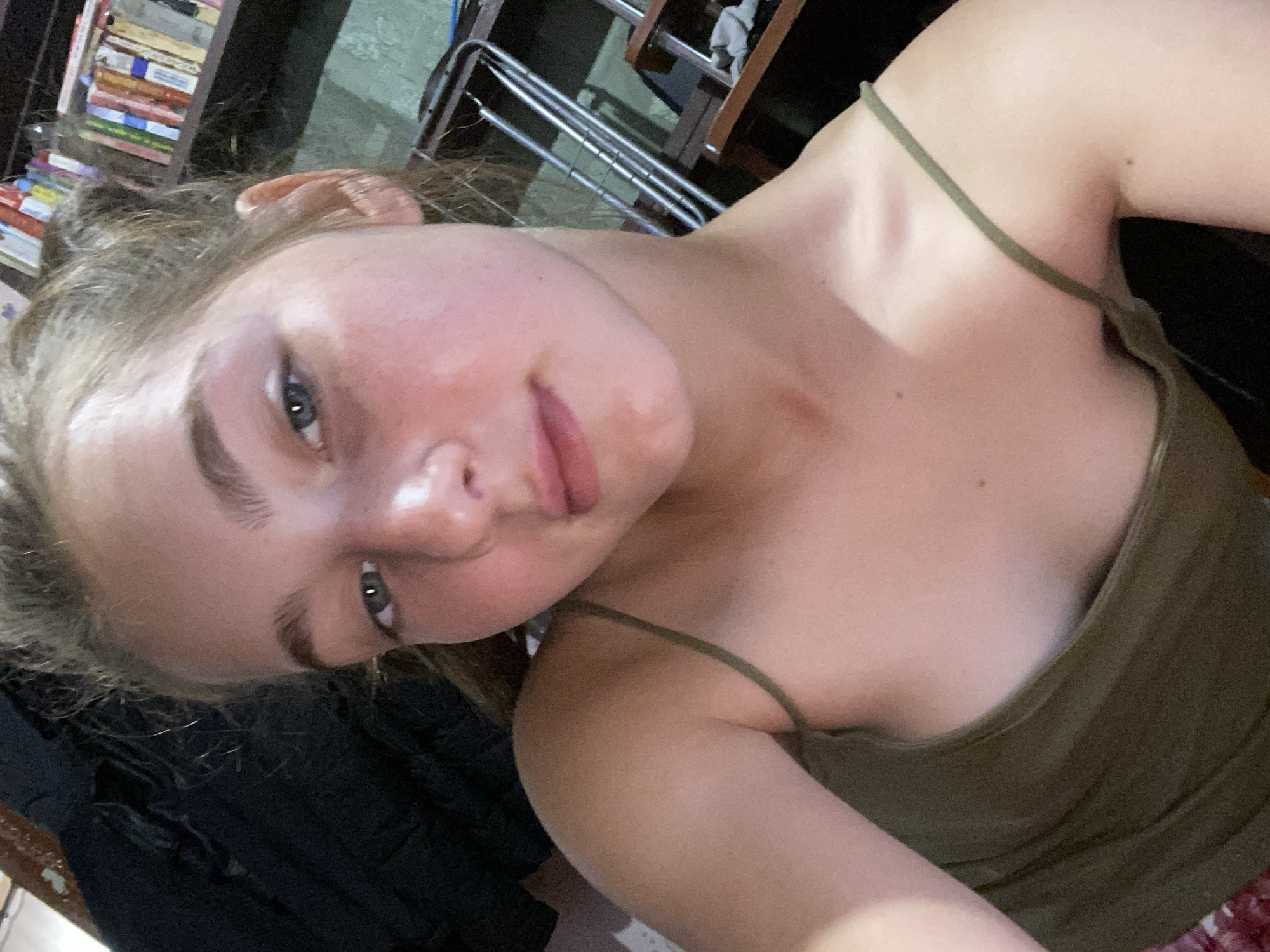 Dorm life: lazy morning selfies, studying, and a car ride out