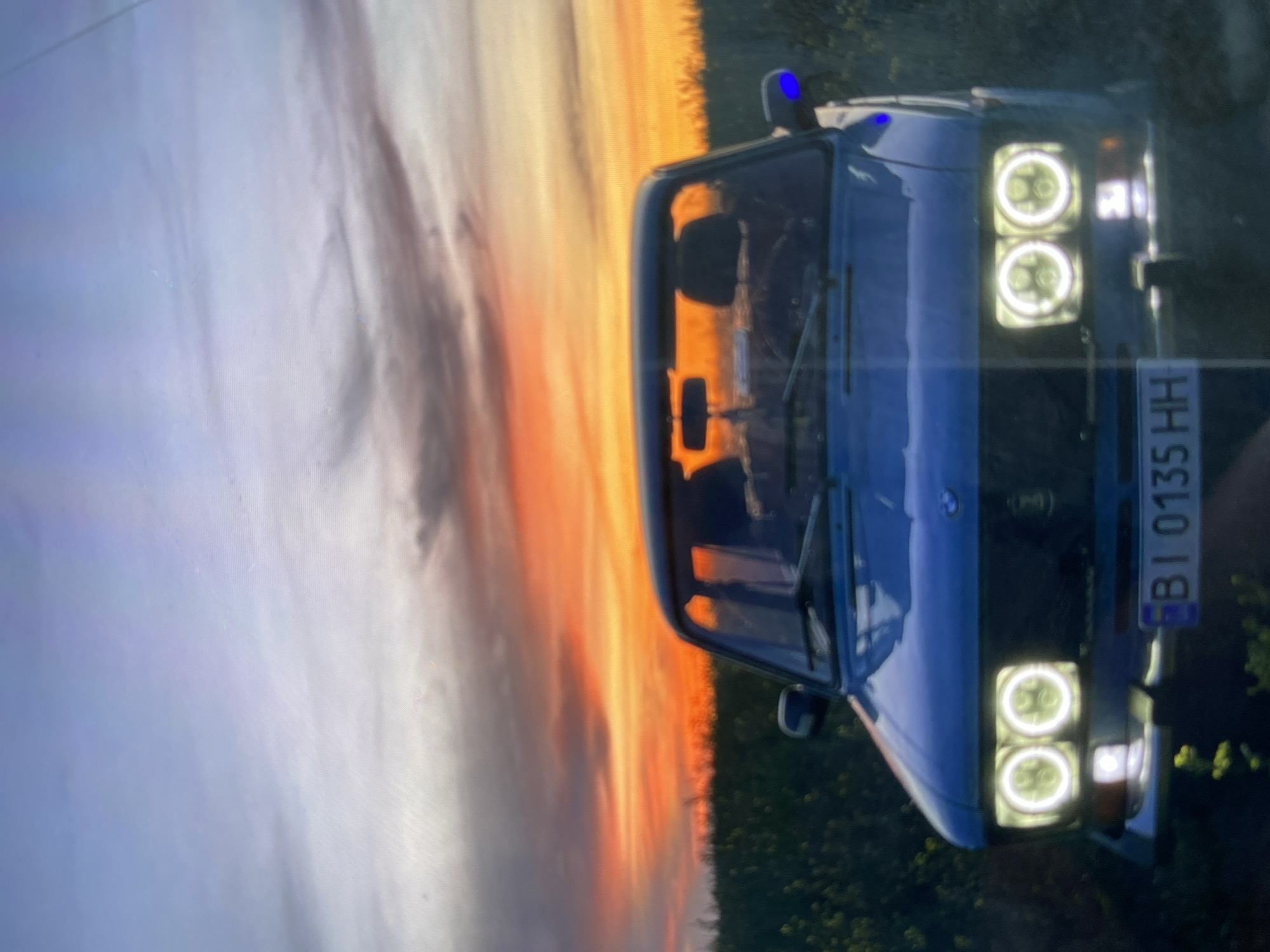 Rural sunset gathering documented by witnesses in five-minute span