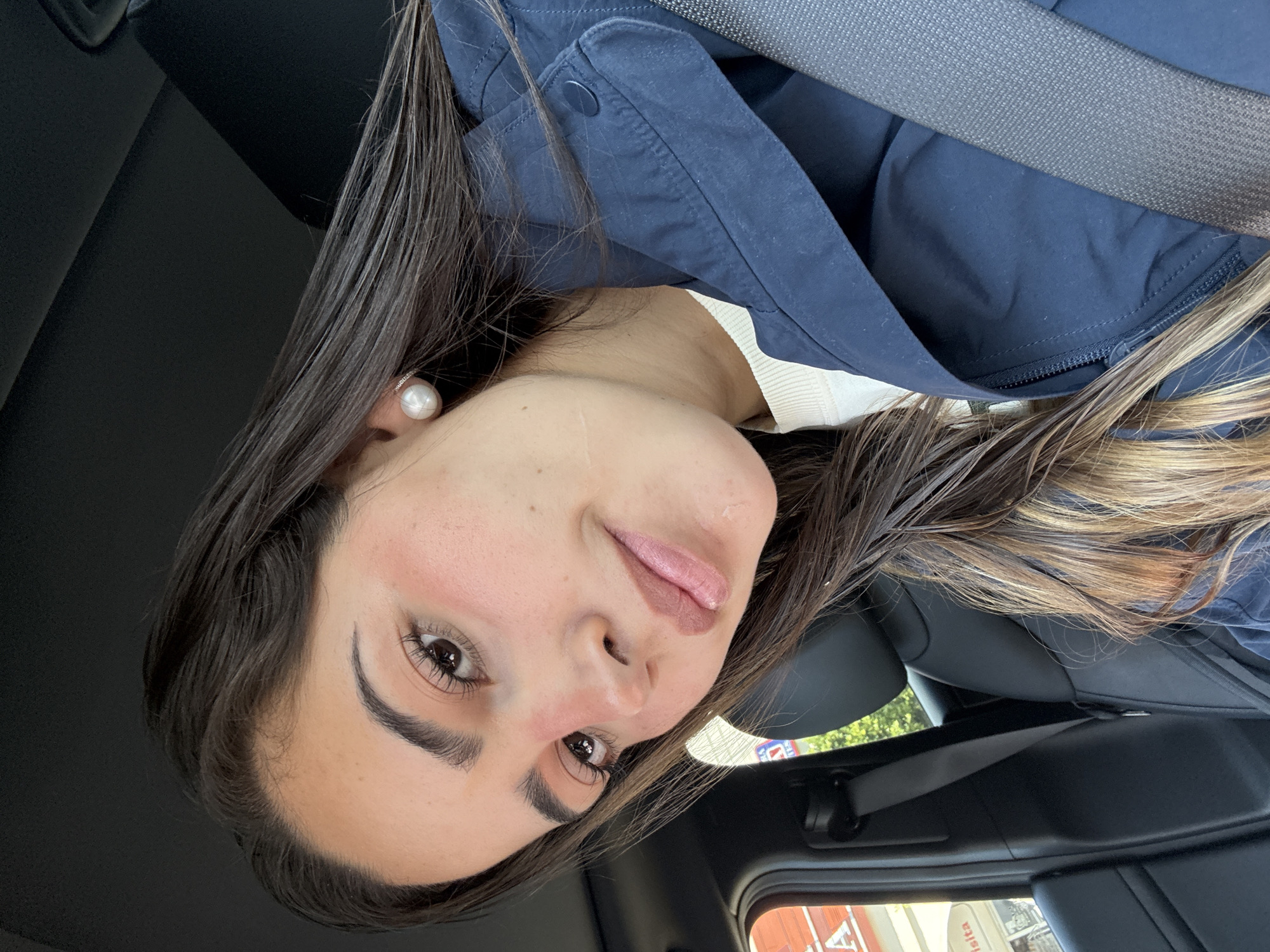 Woman drives through Puebla cityscape with Android Auto interface