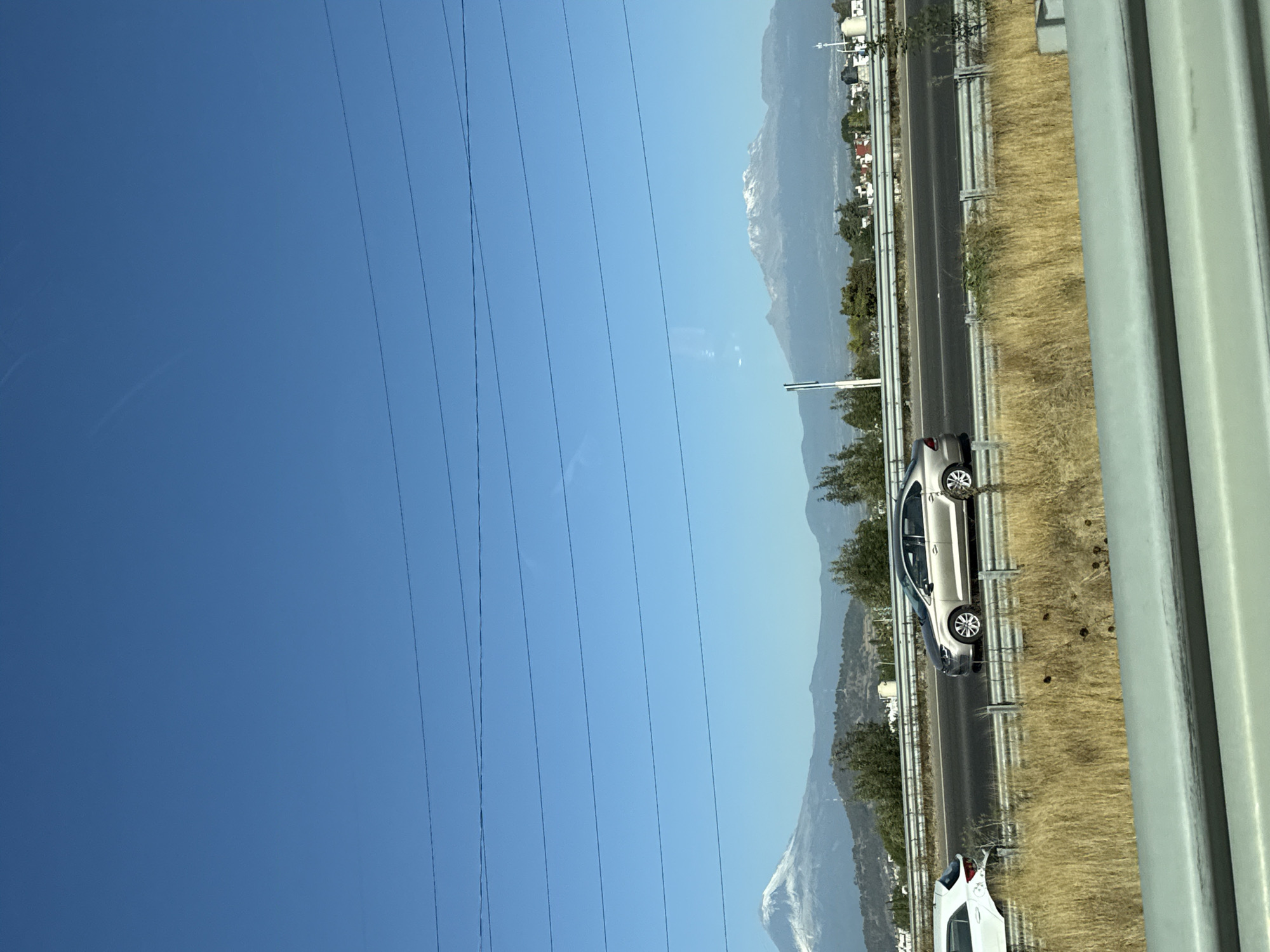 Highway scene documented in San Pedro Cholula on sunny afternoon