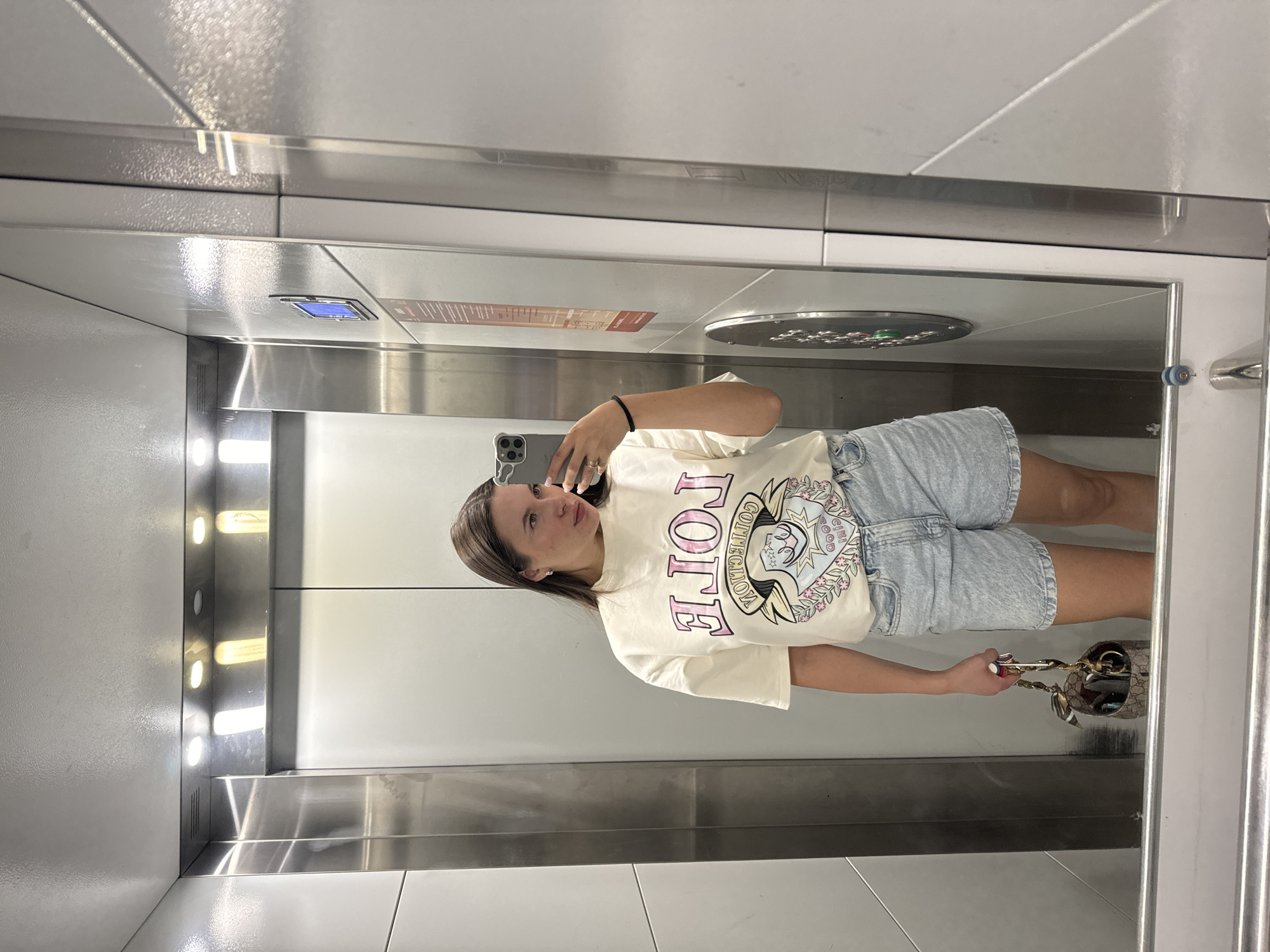 Woman takes selfies in elevator, bathroom near Moscow