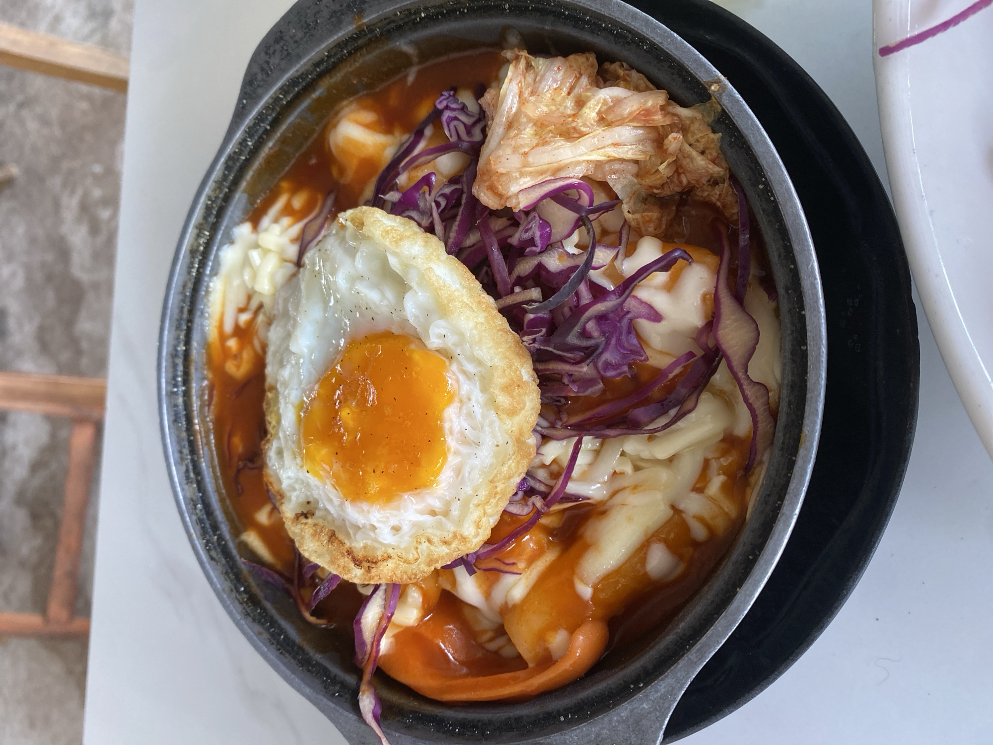 Women share Korean-Vietnamese fusion breakfast in Mũi Né café