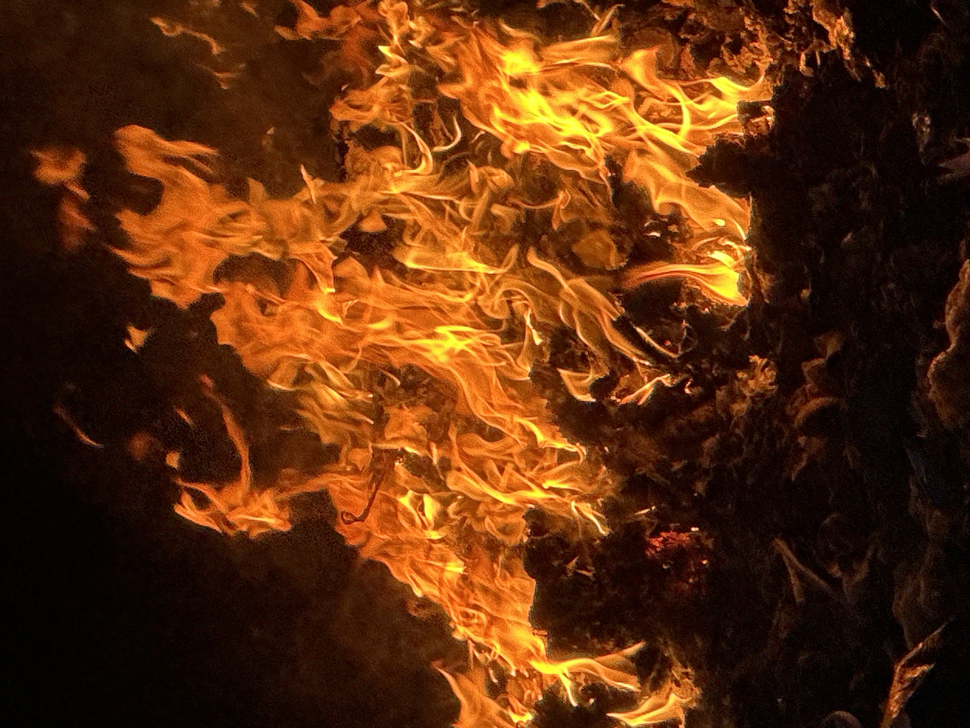 Debris fire reported in Bac Nha Trang Ward, Vietnam