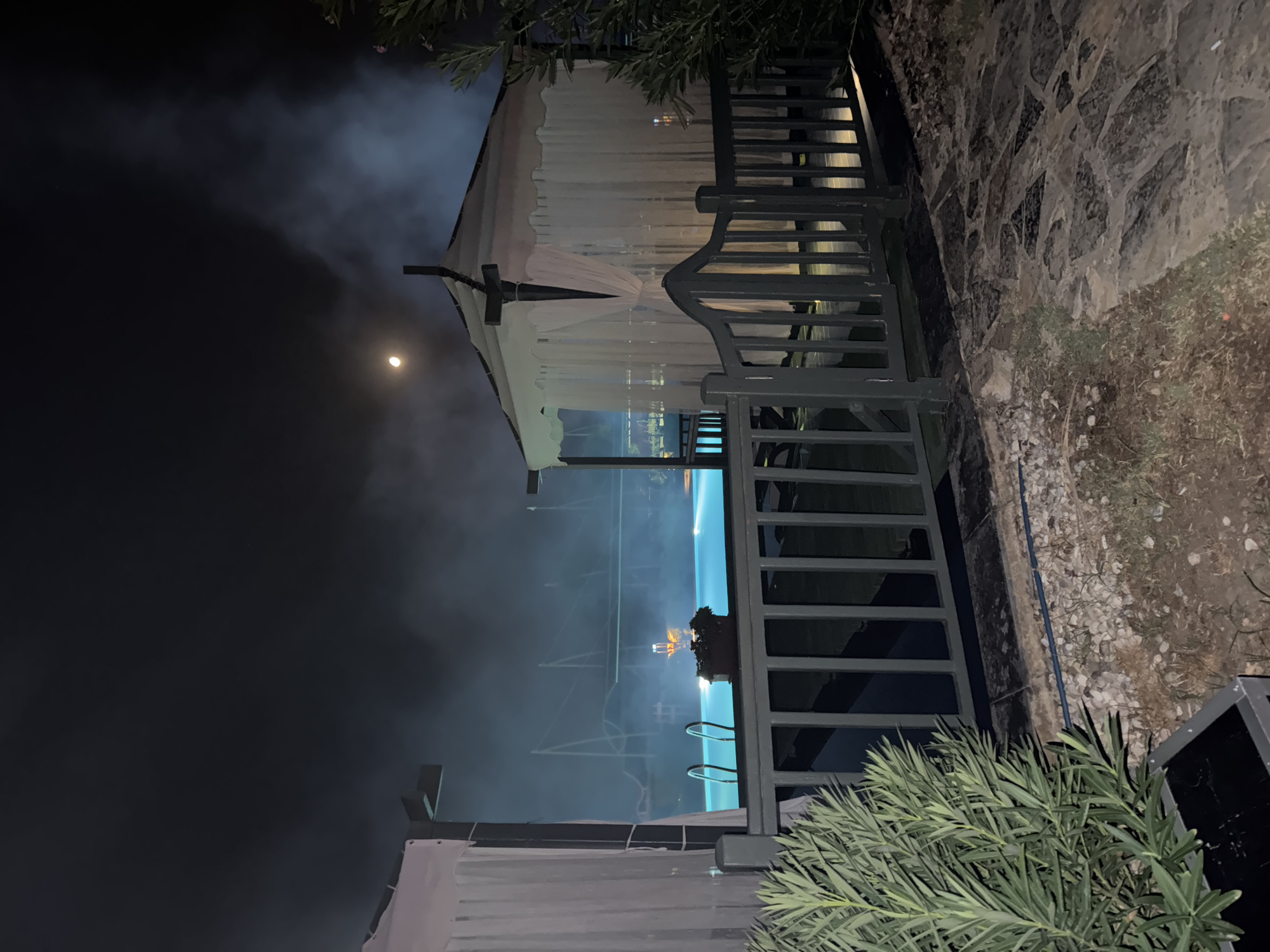Poolside concert night lights up Aksu resort venue