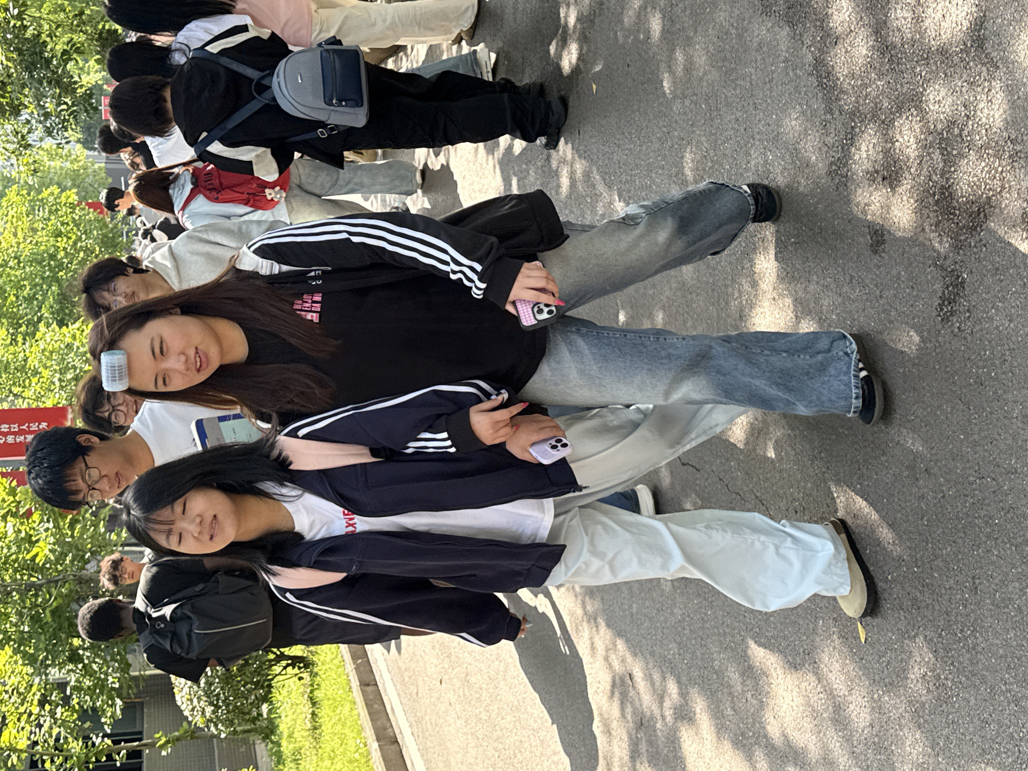 Young people gather in sunny outdoor spaces in Jiangjin