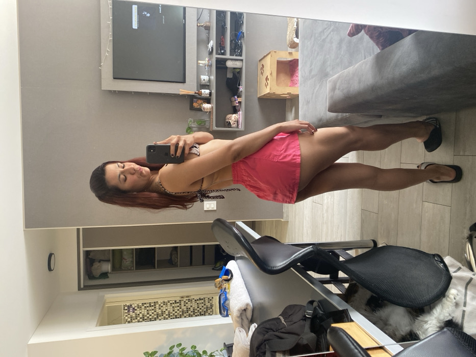 Woman documents leisurely Saturday afternoon in Buenos Aires apartment